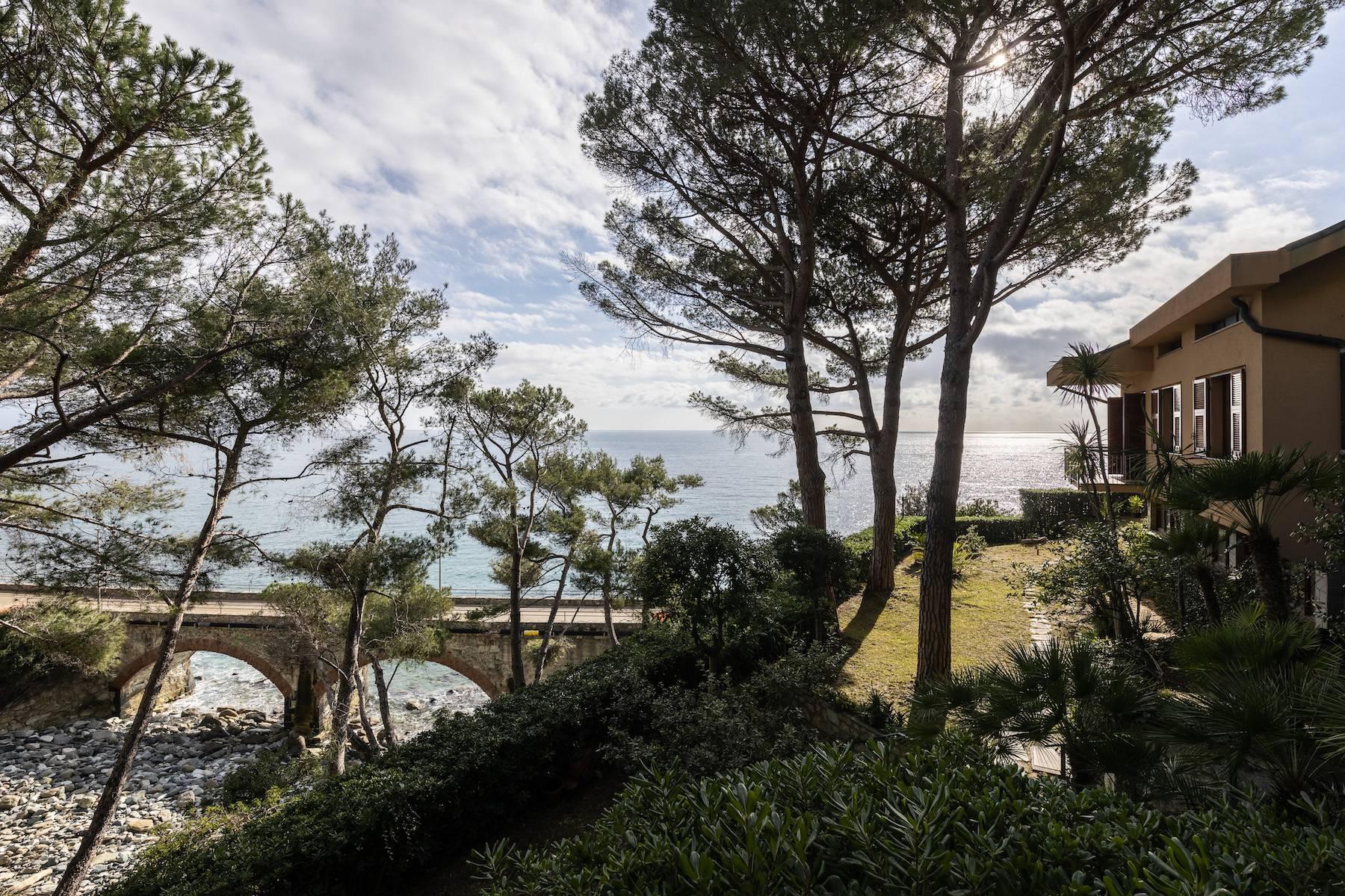 Panoramica villa pieds dans leau con giardino privato - 4