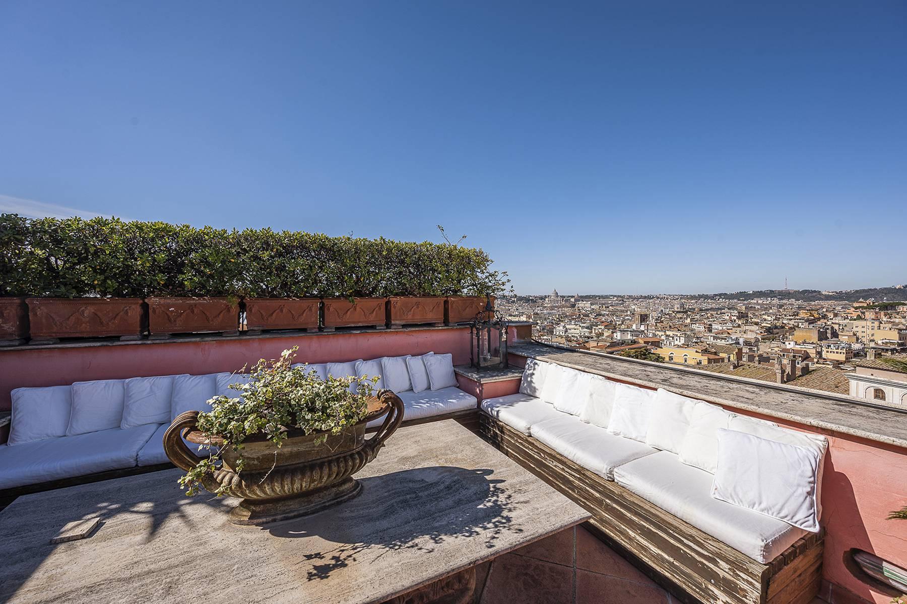 Stunning penthouse overlooking Rome - 16
