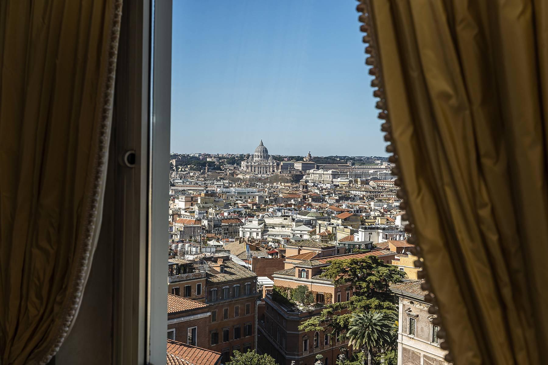 Stunning penthouse overlooking Rome - 2