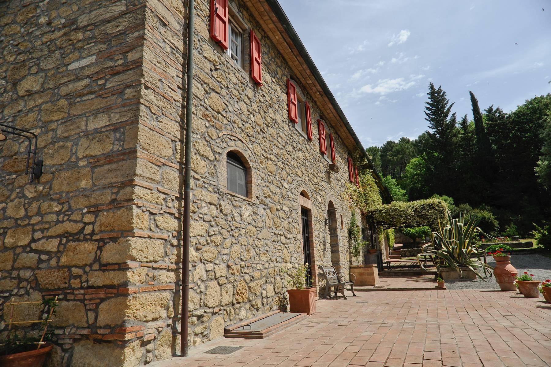 Antico casale in pietra sulle colline di Montecatini Val di Cecina - 5