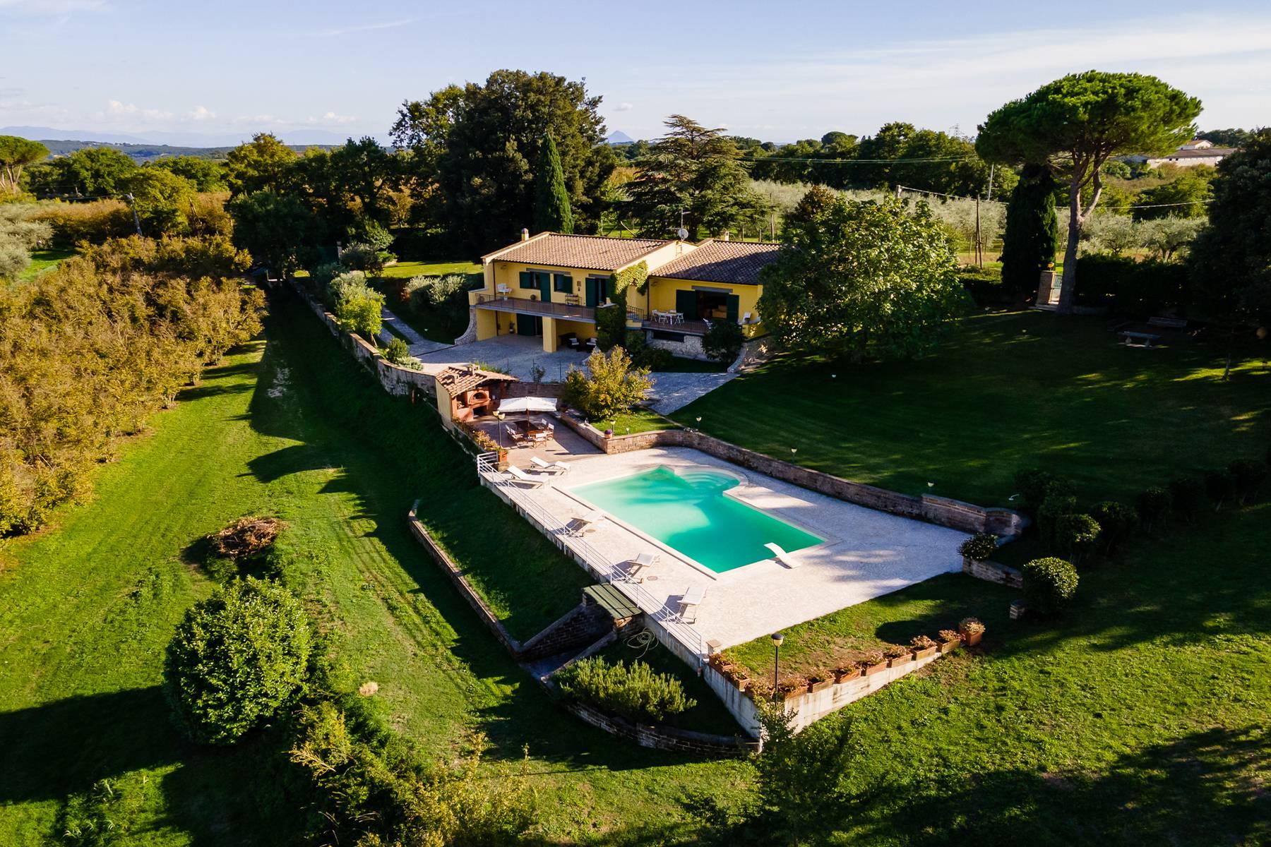 Villa de campagne avec parc et piscine dans le plus beau paysage du Latium - 2