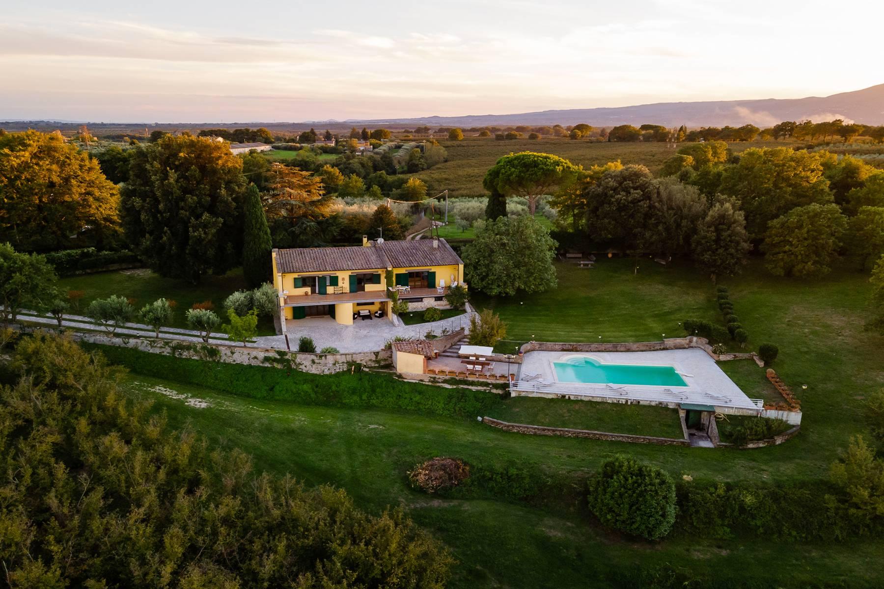 Villa de campagne avec parc et piscine dans le plus beau paysage du Latium - 4