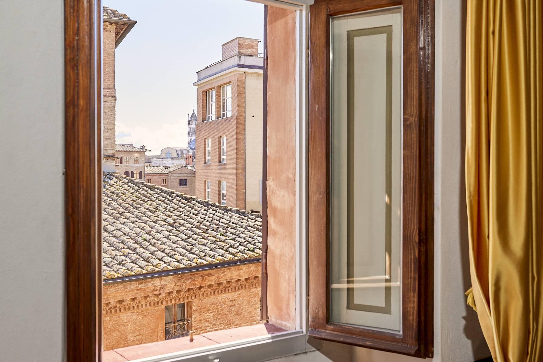 Prestigious penthouse in a majestic XVI century palace in Siena - 11