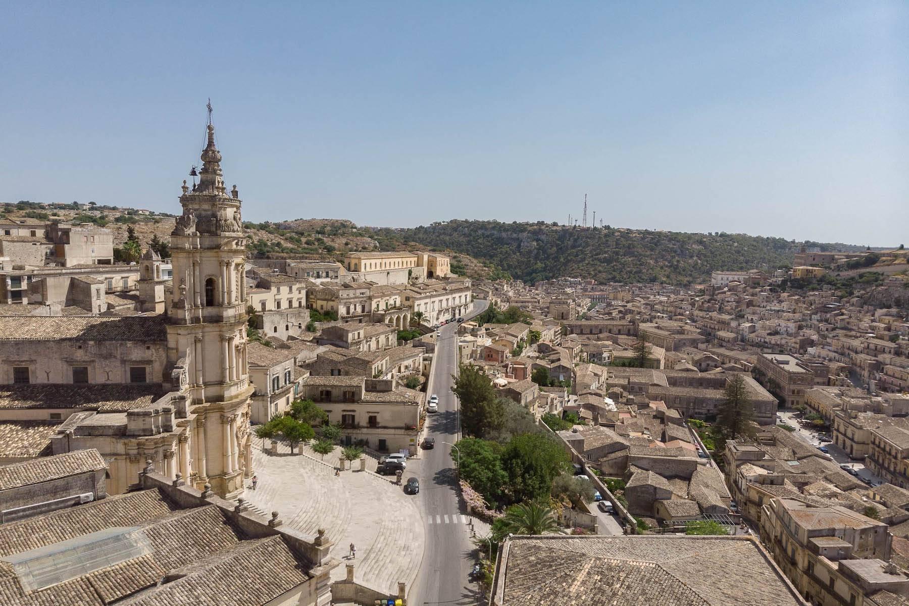 Historic apartment with terrace and courtyard near the Cathedral of San Giorgio in Modica - 25