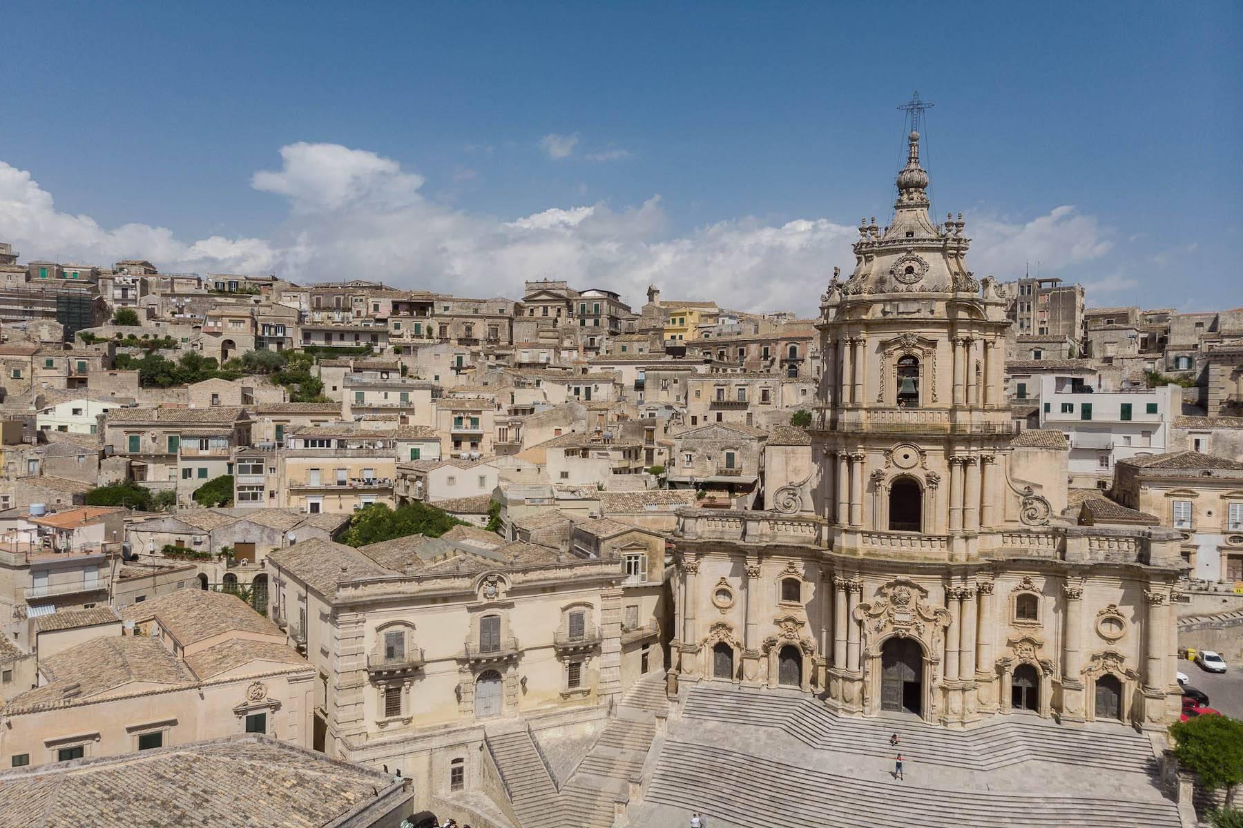 Historic apartment with terrace and courtyard near the Cathedral of San Giorgio in Modica - 19