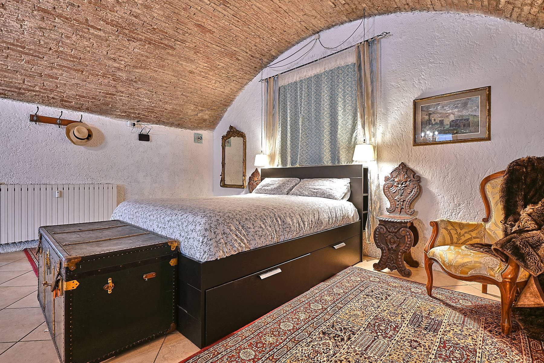 Apartment in a sixteenth-century building - 13