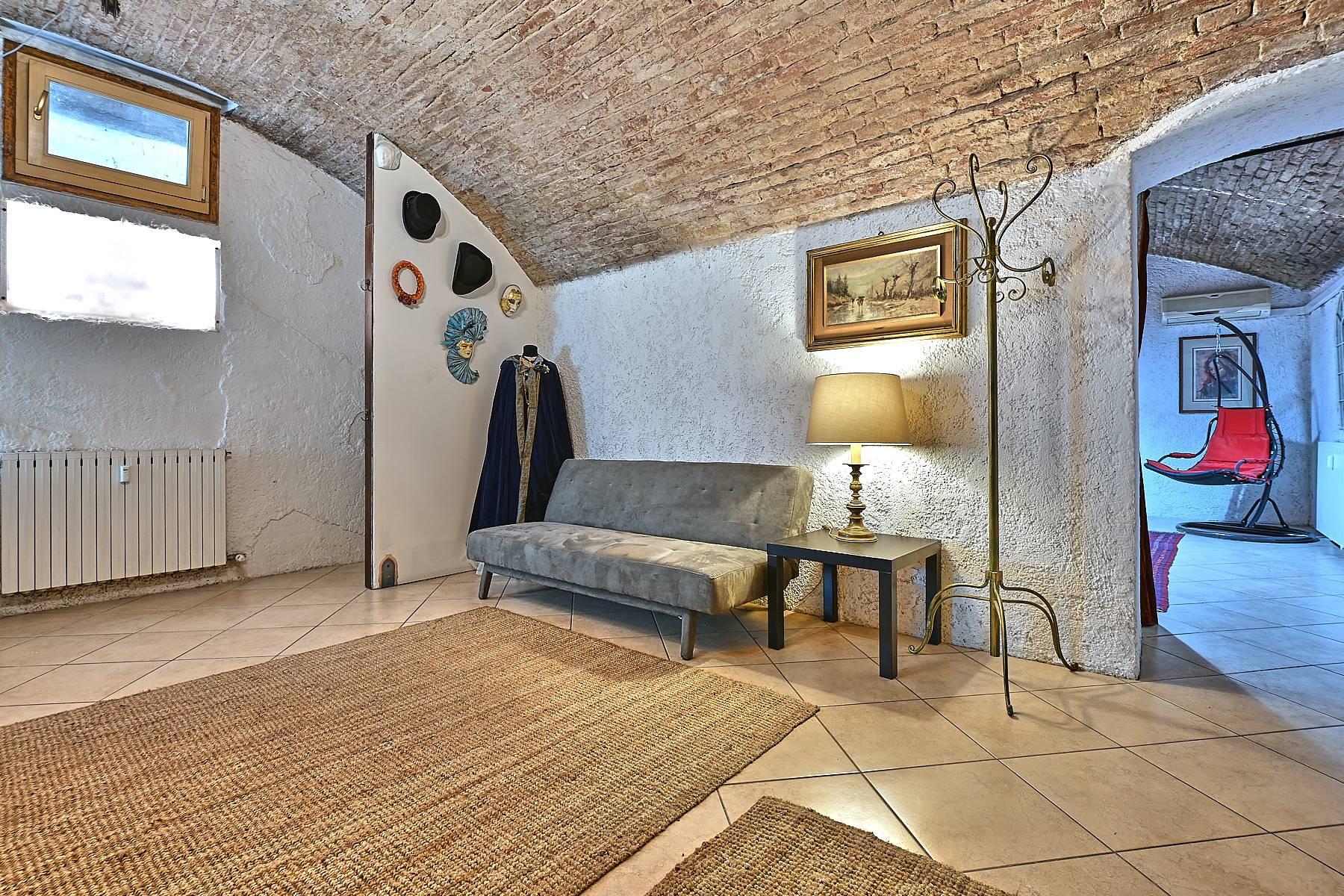 Apartment in a sixteenth-century building - 11