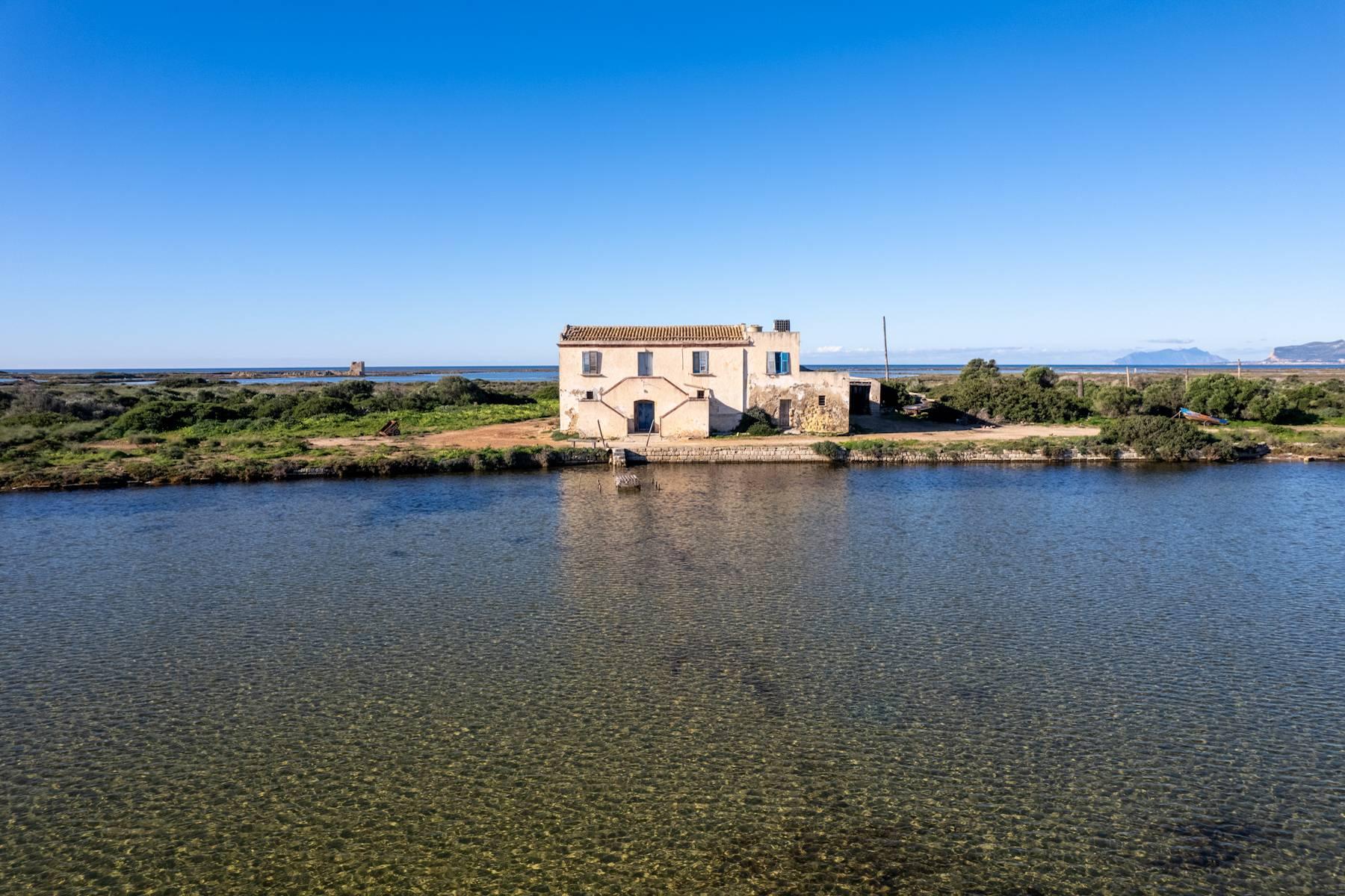 Pied dan s l'eau historic residence on Isola Lunga with private landing stage - 10