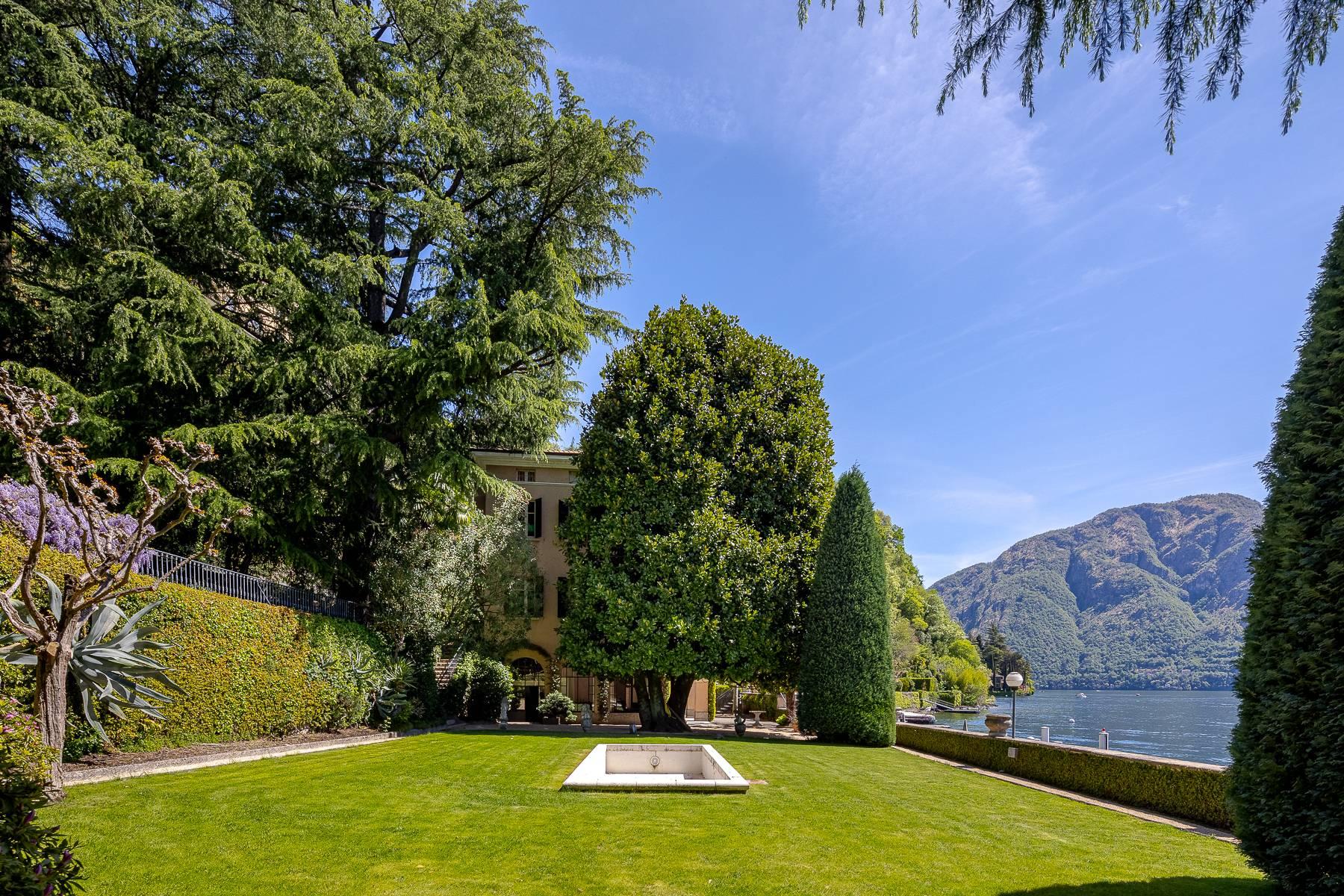 Elegant 1900s villa with direct access to the lake - 1