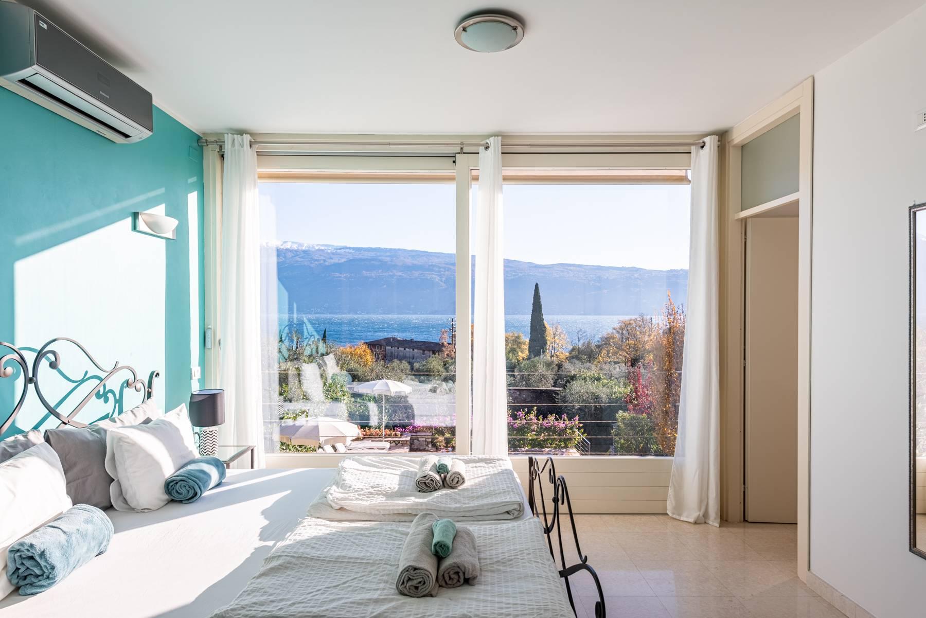 Charmante villa moderne avec magnifique vue lac - 12