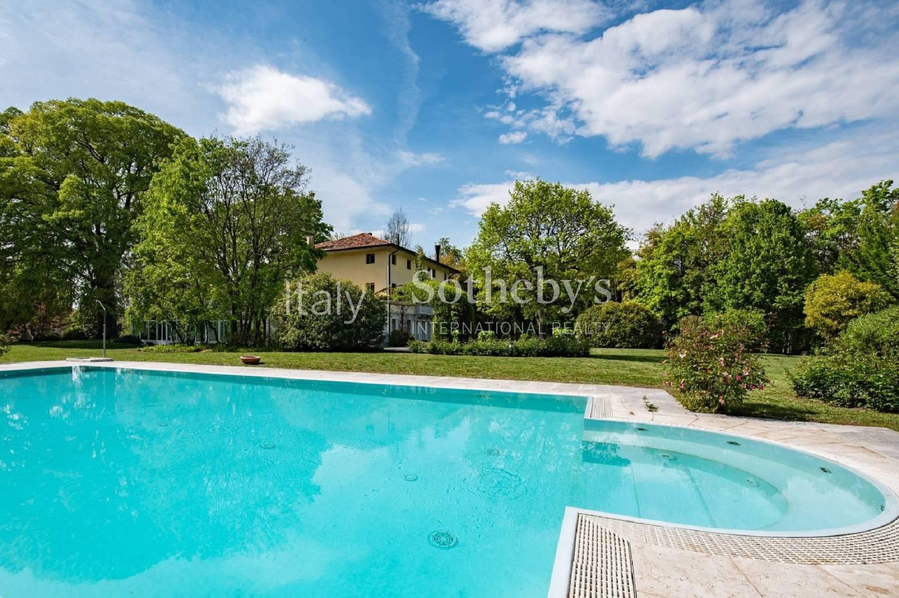 Elegant renovated historic villa with park swimming pool and outbuildings - 8