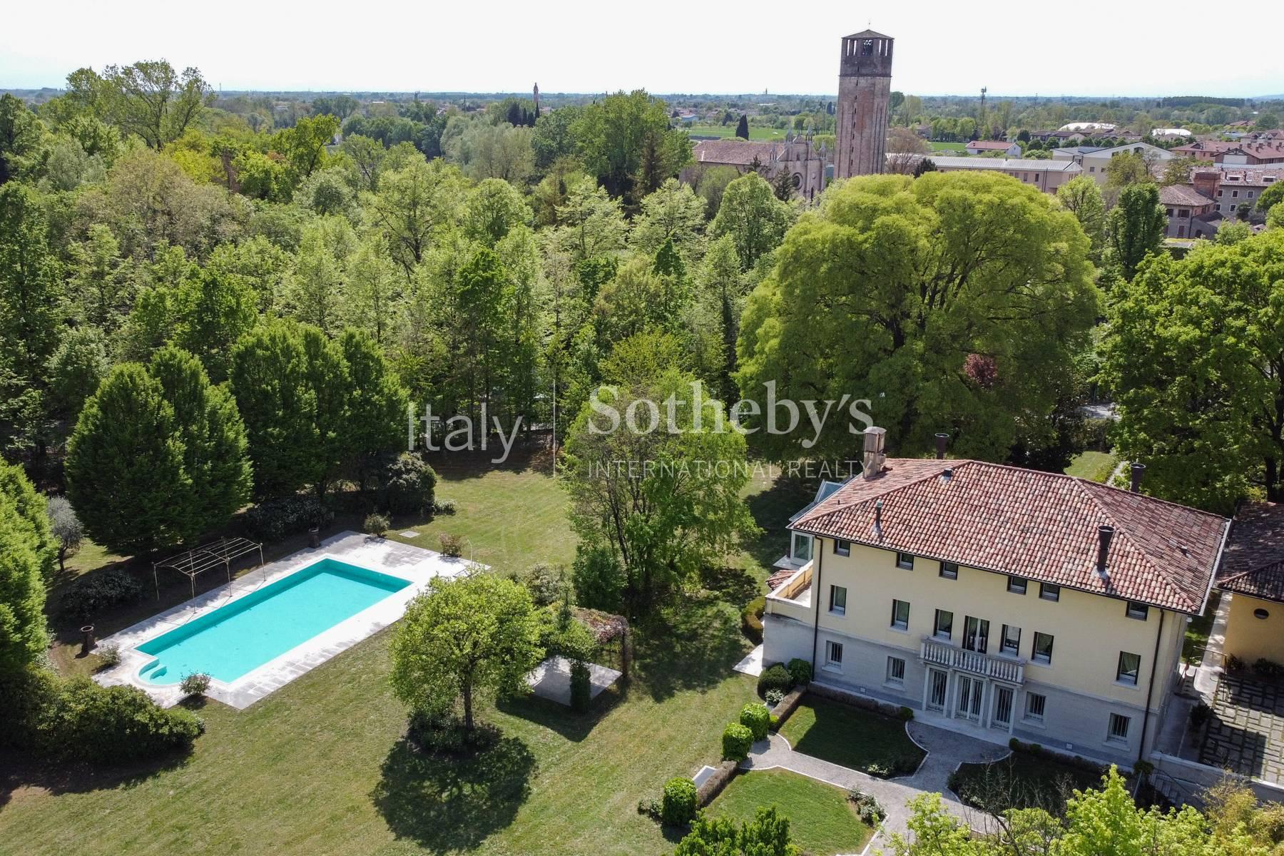 Elegant renovated historic villa with park swimming pool and outbuildings - 9