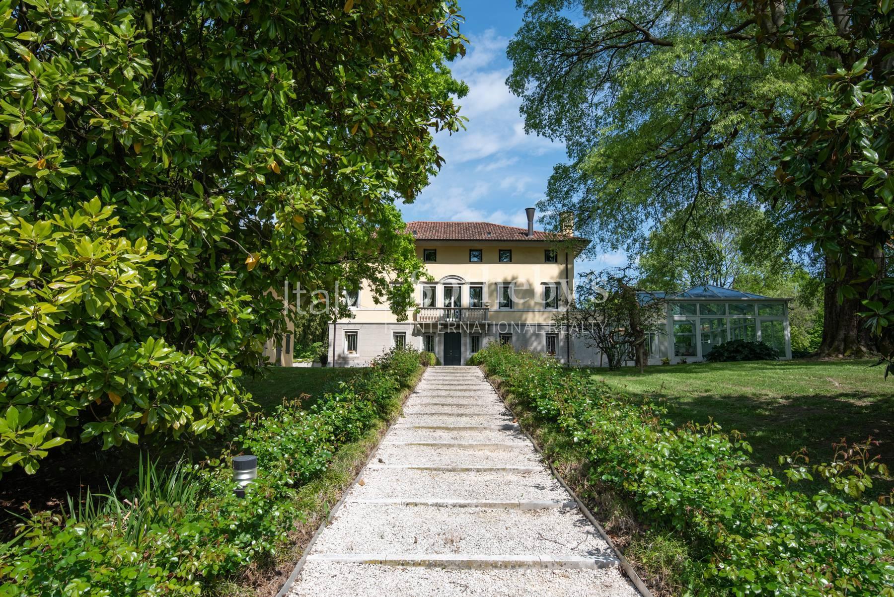 Elegant renovierte historische Villa mit Park, Swimmingpool und Nebengebäuden - 2