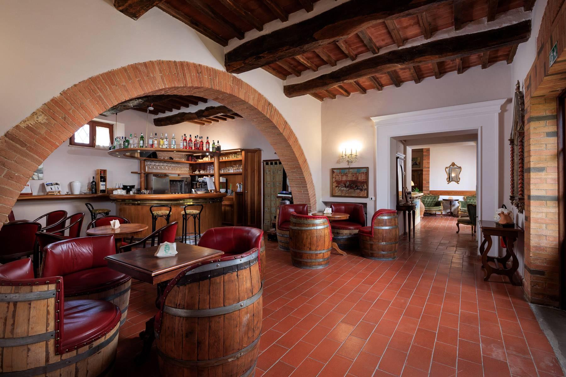 Wine estate in the heart of Chianti Classico - 11