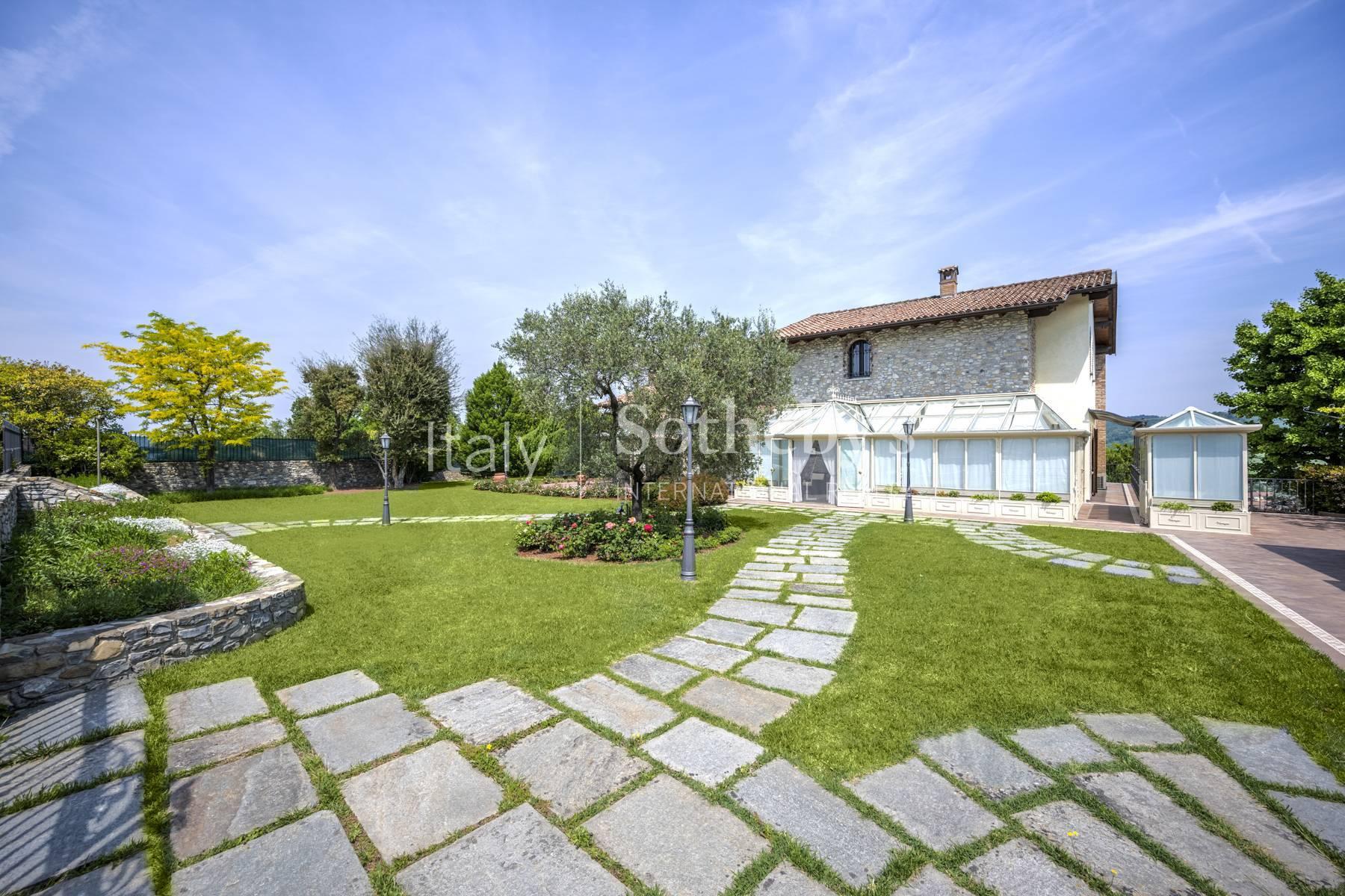 Marvelous villa on the hills of Pavia with swimming pool and spa - 17