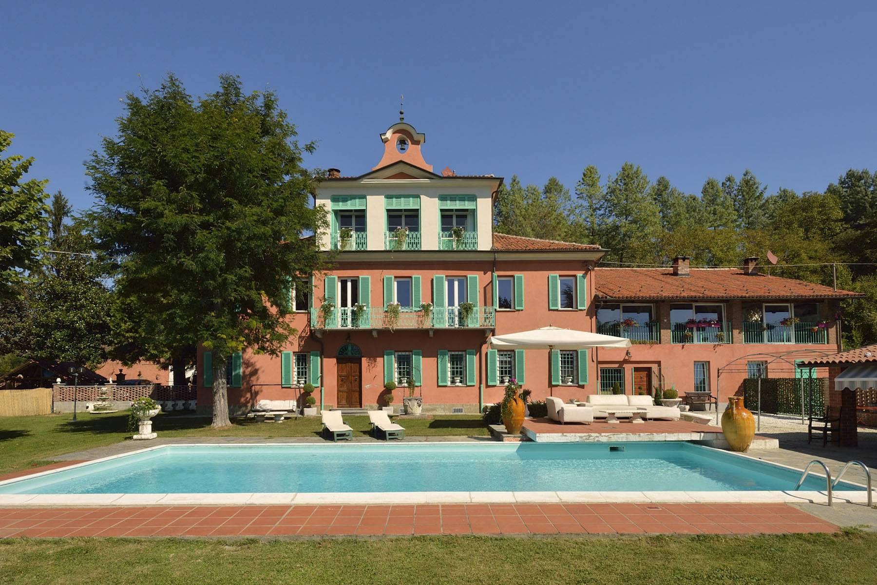 Period villa with swimming pool - 1