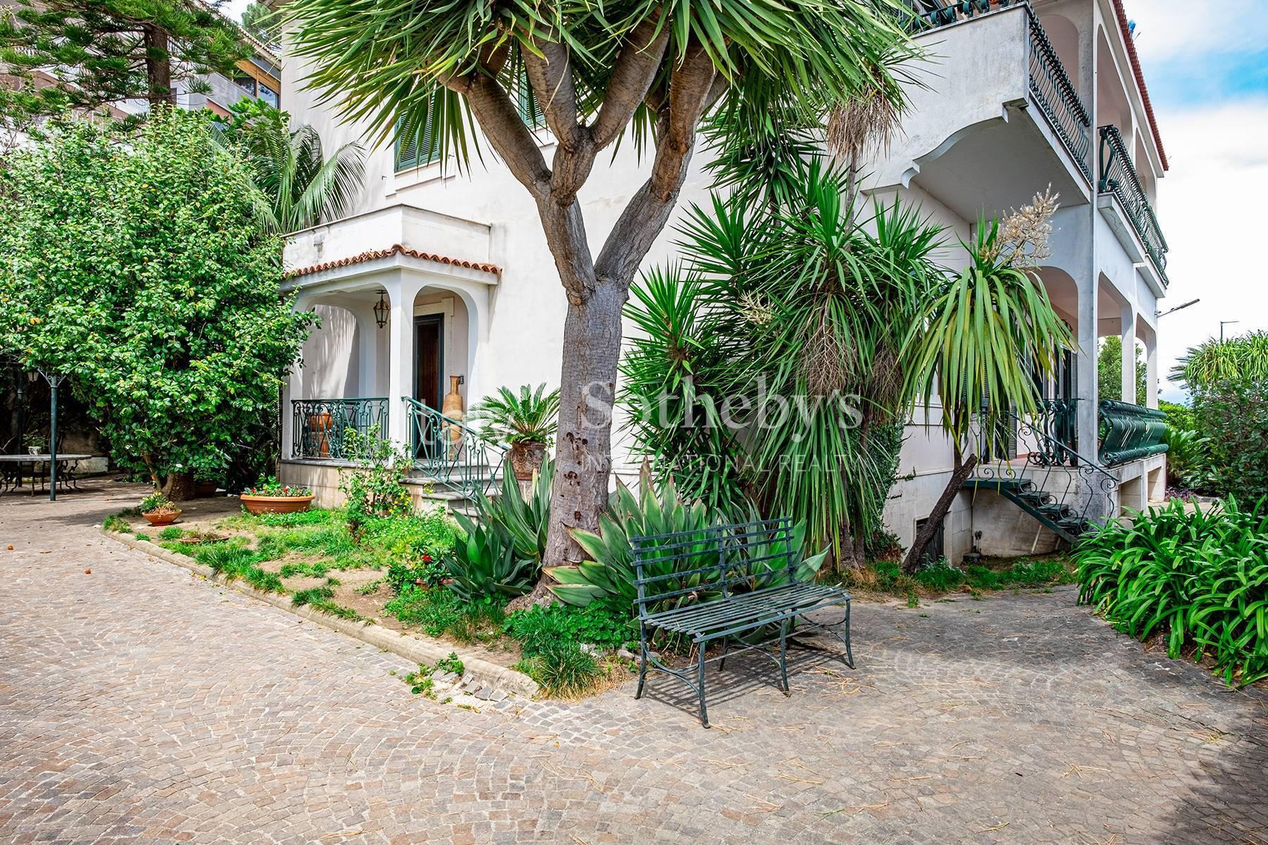 Villa panoramica con giardino e dependance - 31