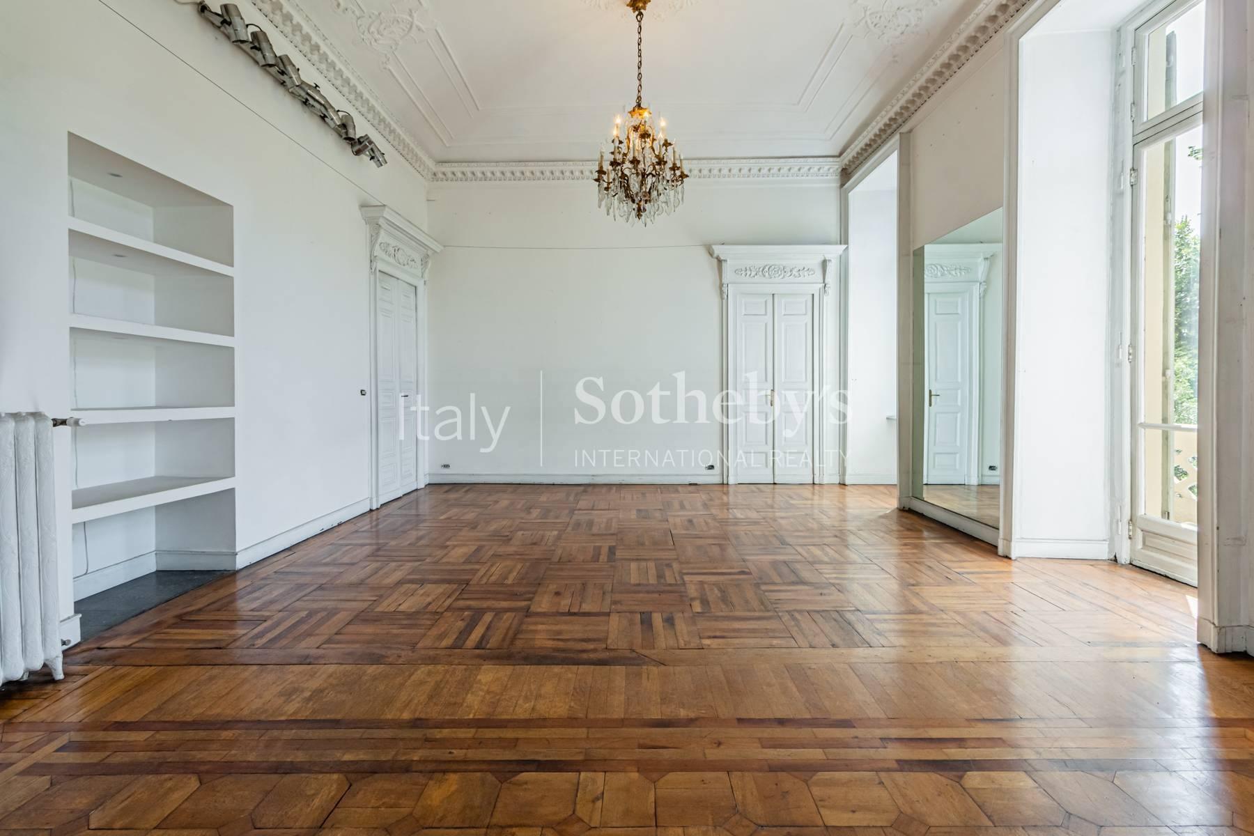 Elegant apartment with terrace in the center of Turin - 3