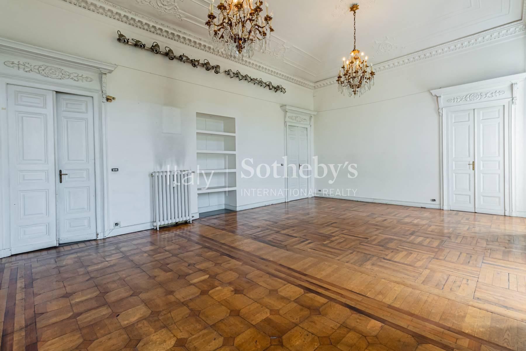 Elegant apartment with terrace in the center of Turin - 4