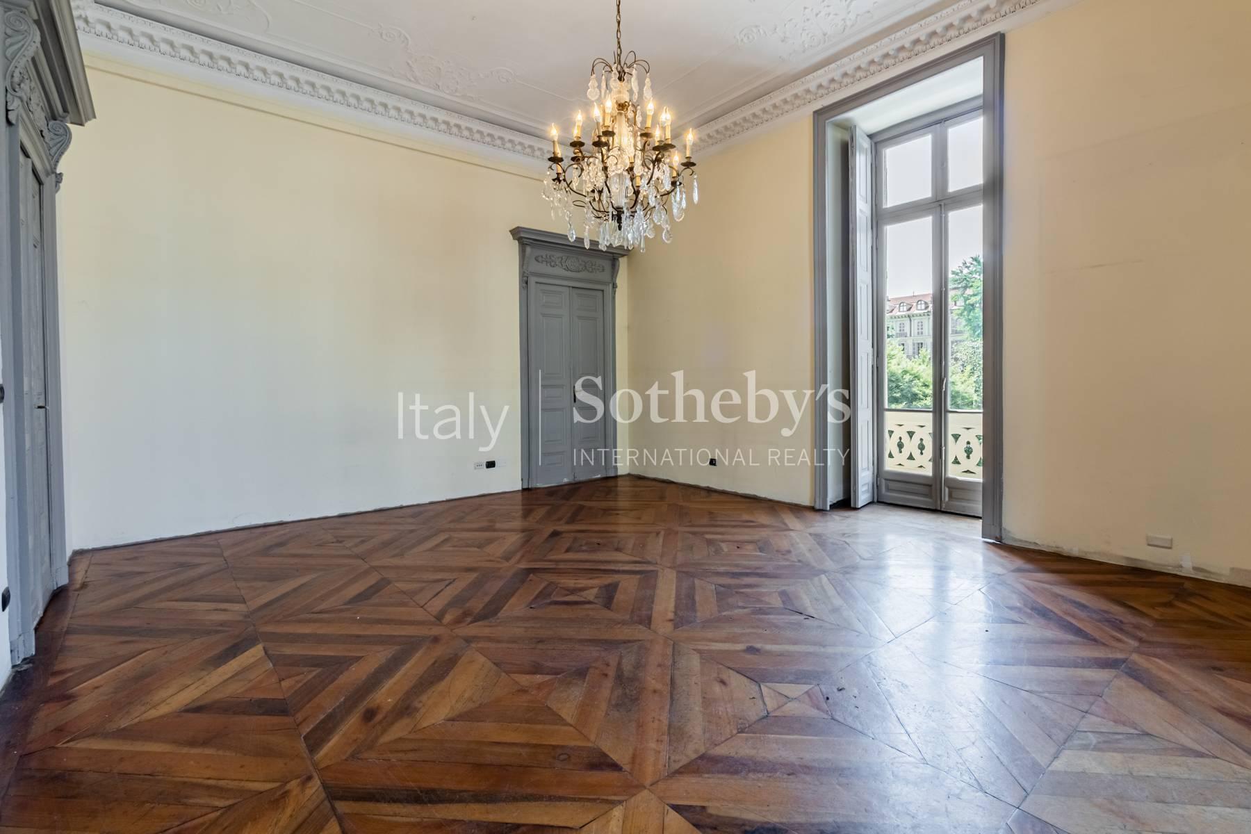 Elegant apartment with terrace in the center of Turin - 23