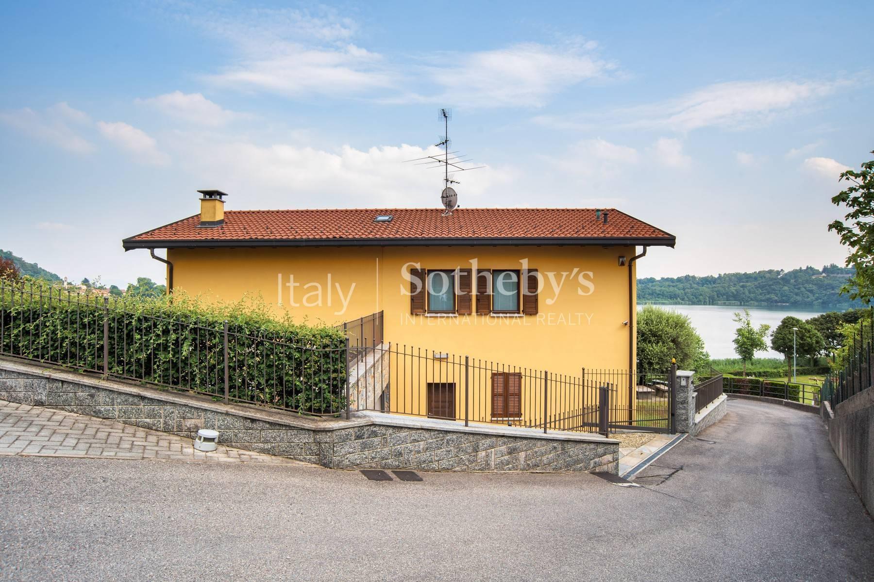 Elegant modern villa with view on Lake Montorfano - 14