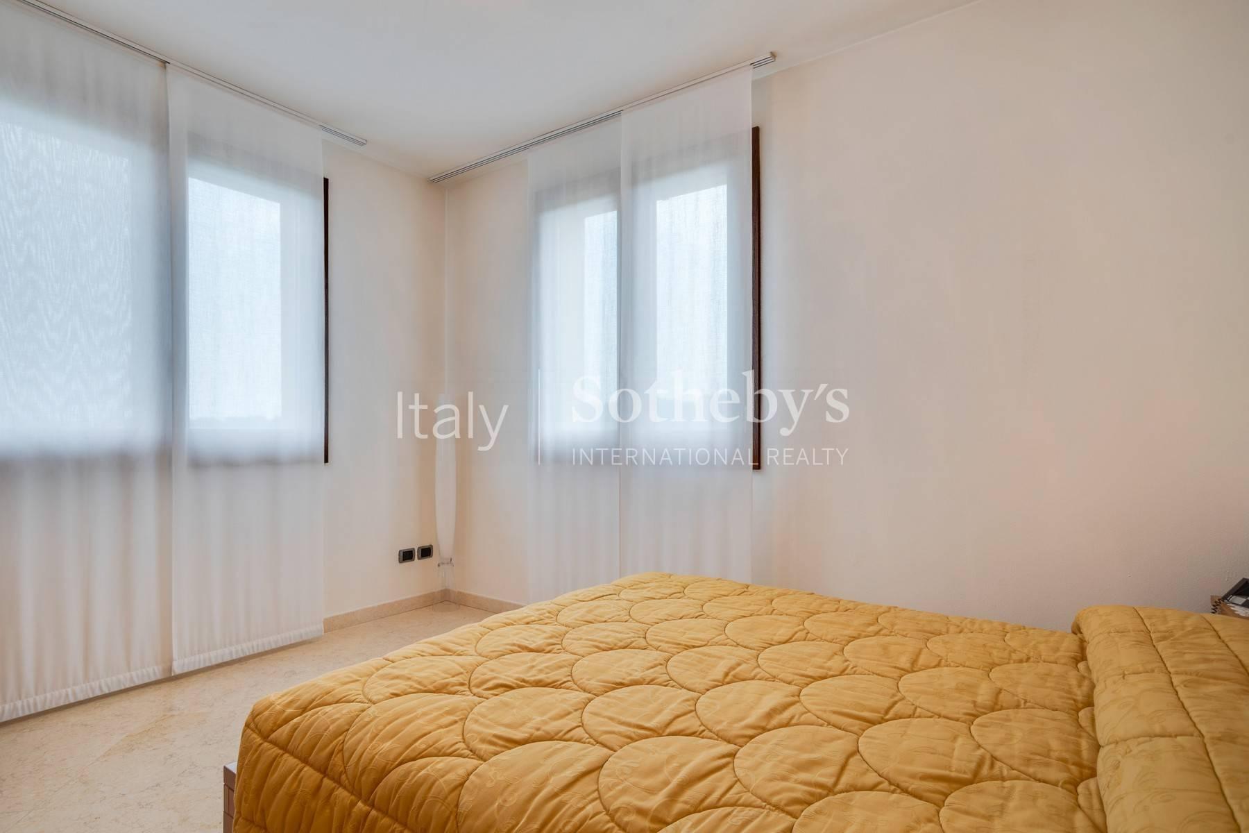 Elegant modern villa with a marvelous view of Lake Montorfano - 19