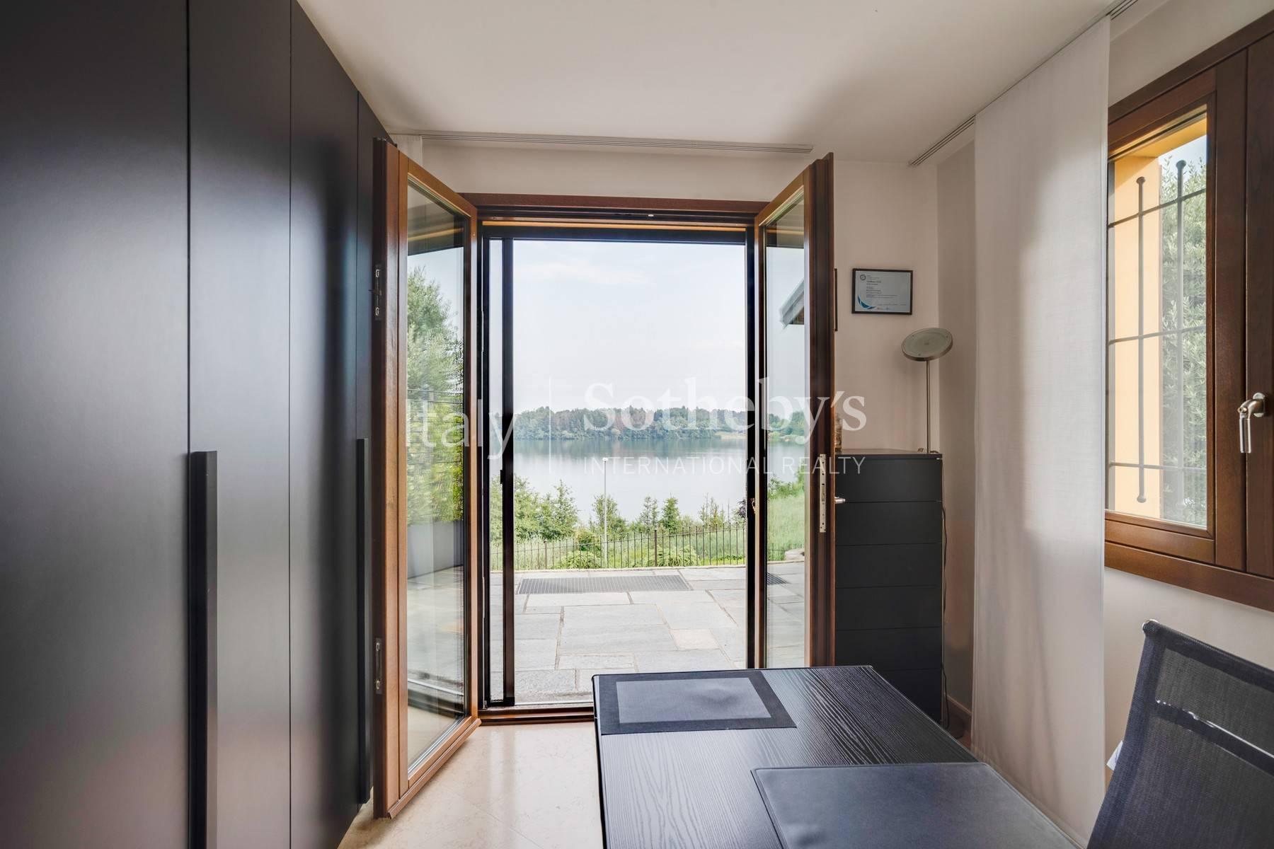 Elegante moderne Villa mit Blick auf den Montorfano See - 21
