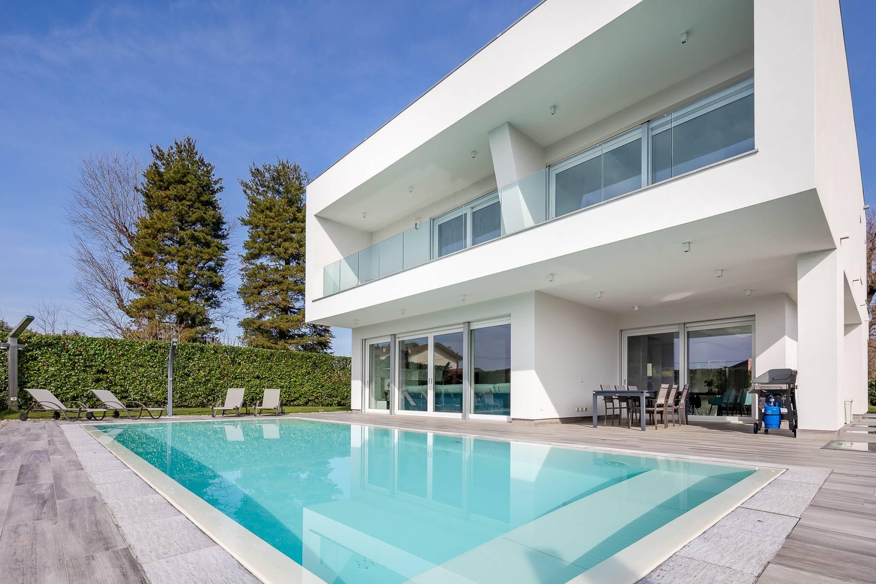 Élégante villa minimaliste avec jardin et piscine. - 1