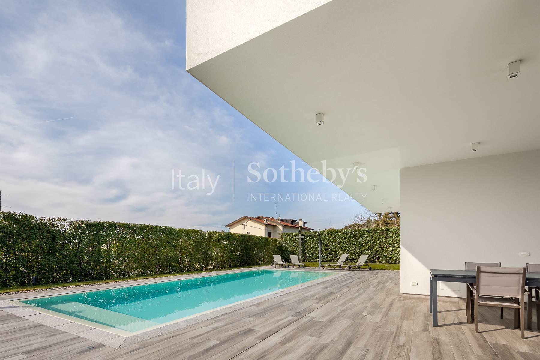 Élégante villa minimaliste avec jardin et piscine. - 5