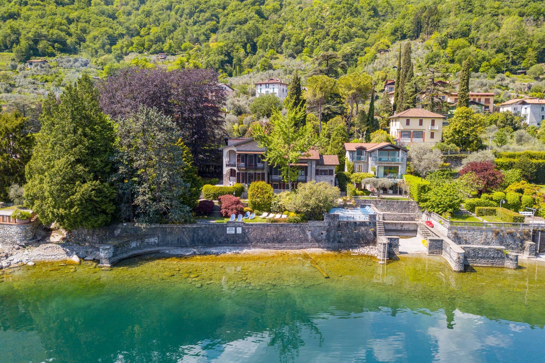 Роскошное поместье на берегу озера Комо в 5 км от Белладжио, Италия - 1