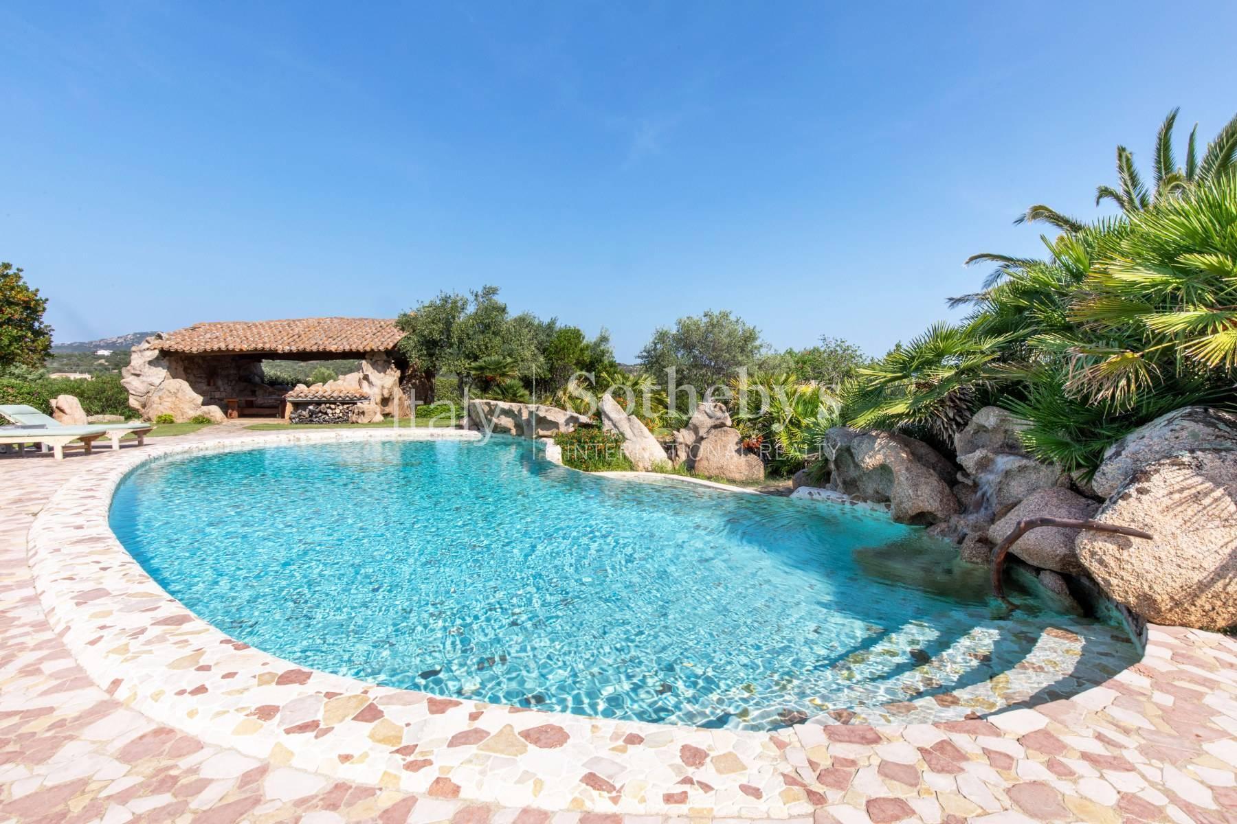 Superbe villa immergée dans un domaine de 20 hectares - 23