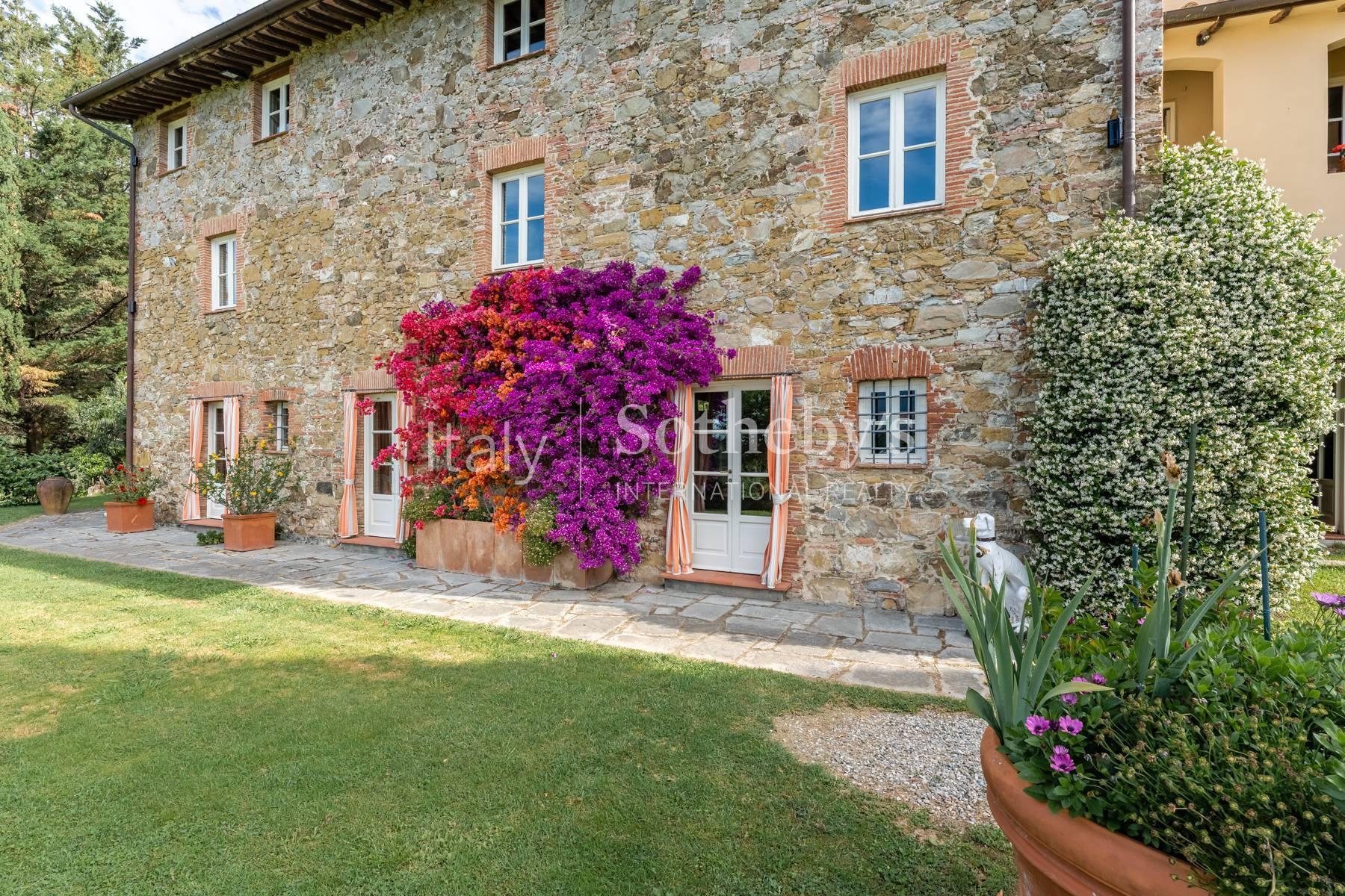 Elegant farmhouse with panoramic view over the hills of Lucca - 3