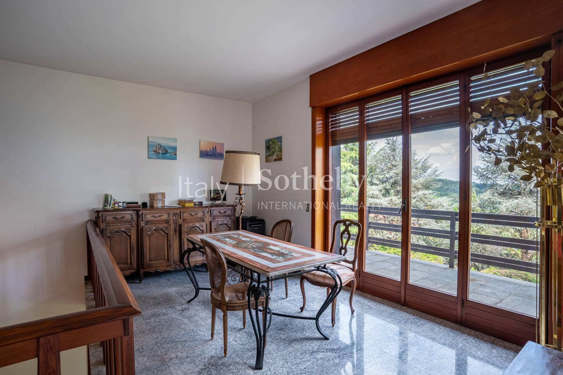 Charming villa immersed in a huge park of olive trees and flowers. - 8