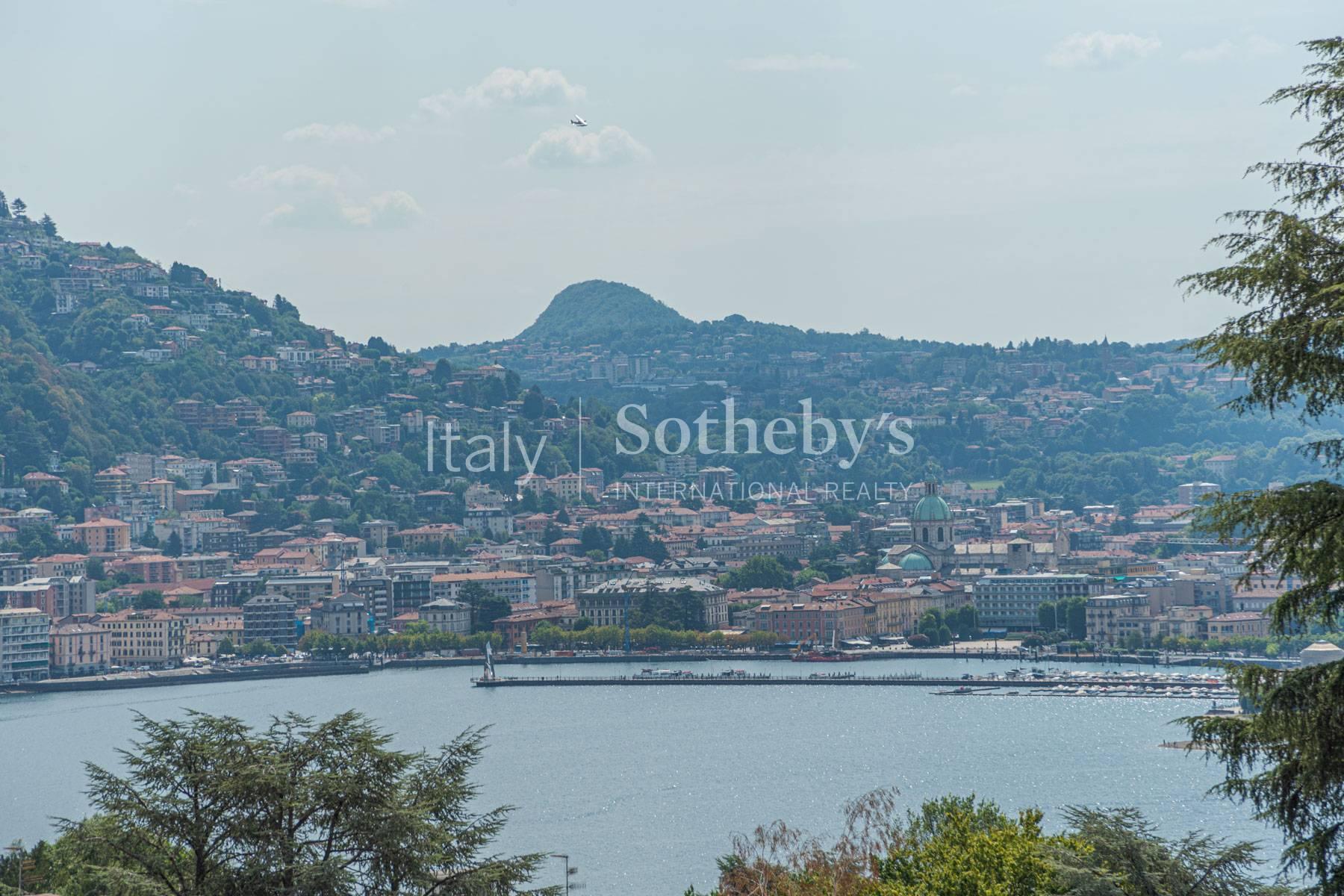 Elegant villa from the 80's with wonderful views of the lake and the city of Como - 4