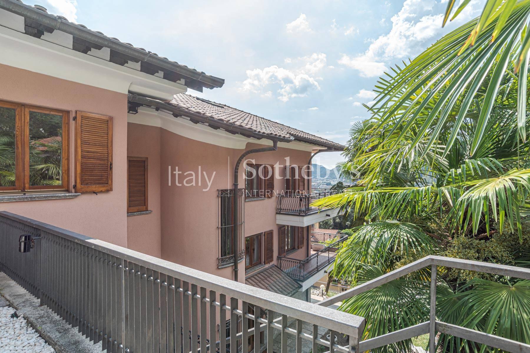 Elegant villa from the 80's with wonderful views of the lake and the city of Como - 8