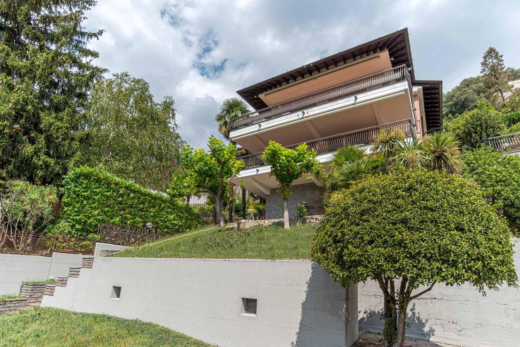 Elegant villa from the 80's with wonderful views of the lake and the city of Como - 1