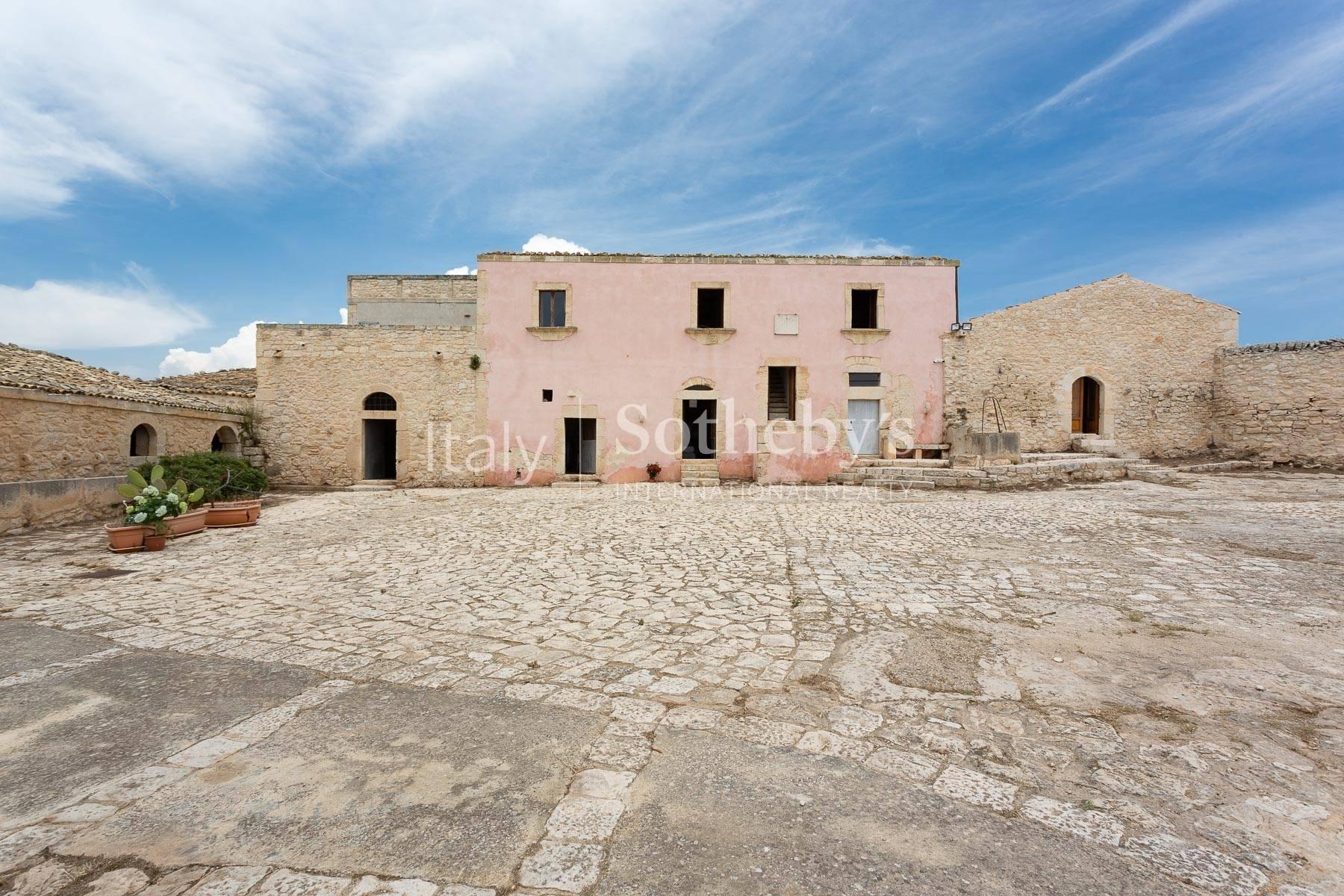 Renovated ancient hamlet with a sea view of the Iblei hills - 30