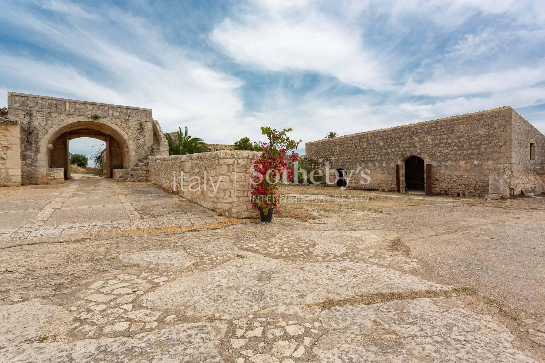Renovated ancient hamlet with a sea view of the Iblei hills - 31