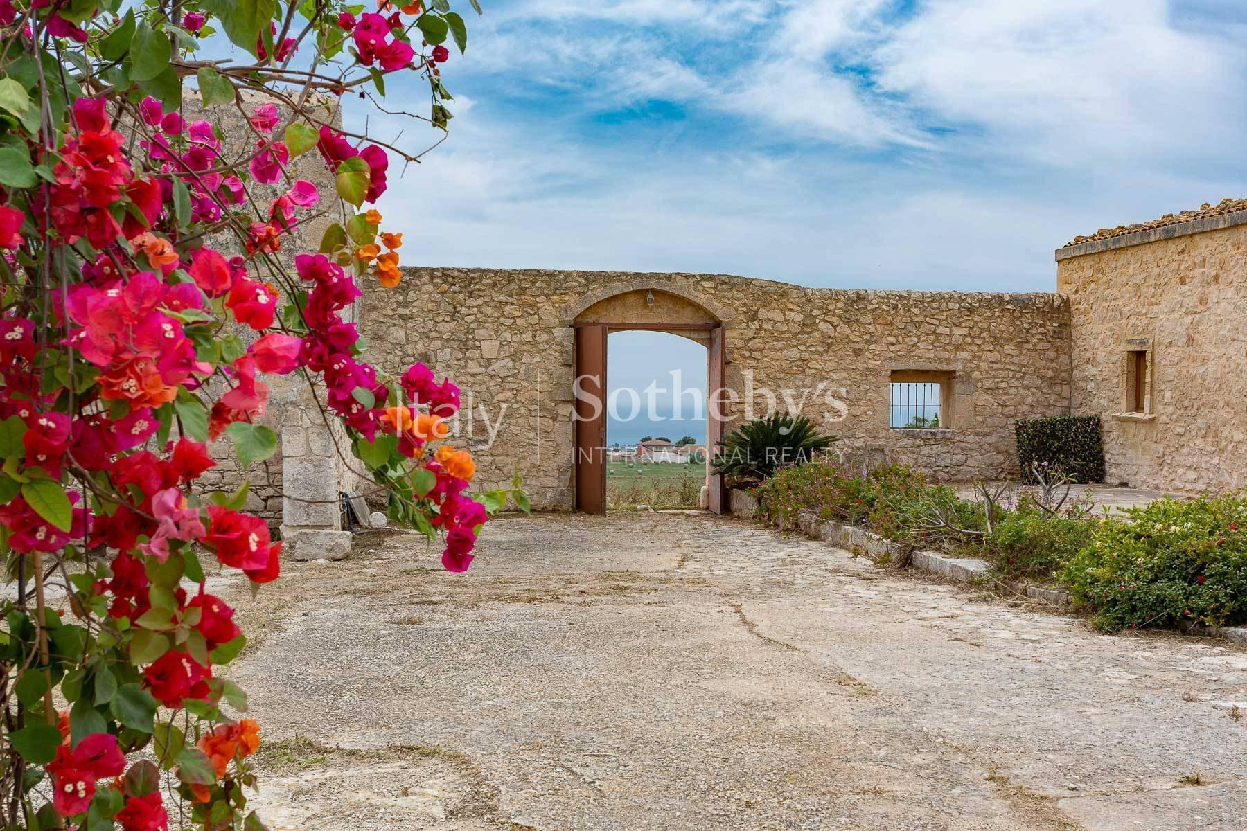 Renovated ancient hamlet with a sea view of the Iblei hills - 32