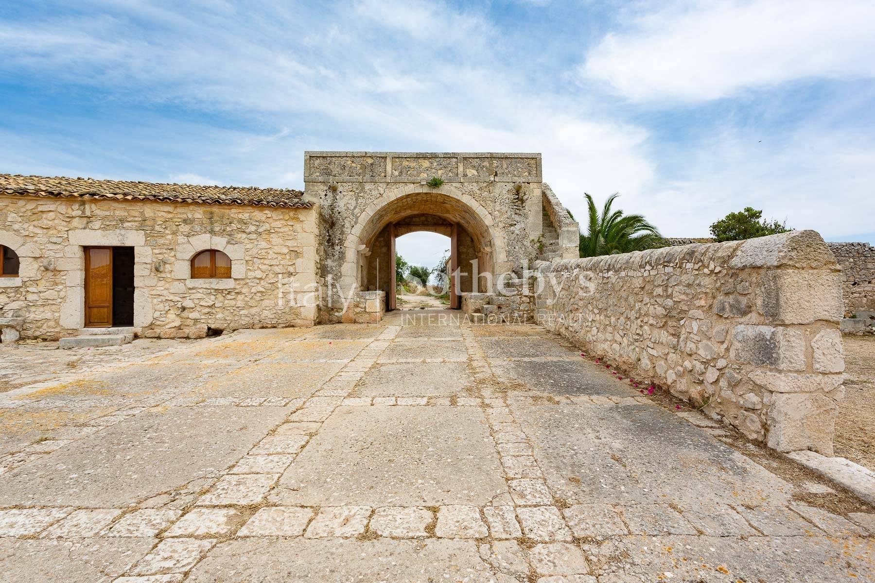 Renovated ancient hamlet with a sea view of the Iblei hills - 34
