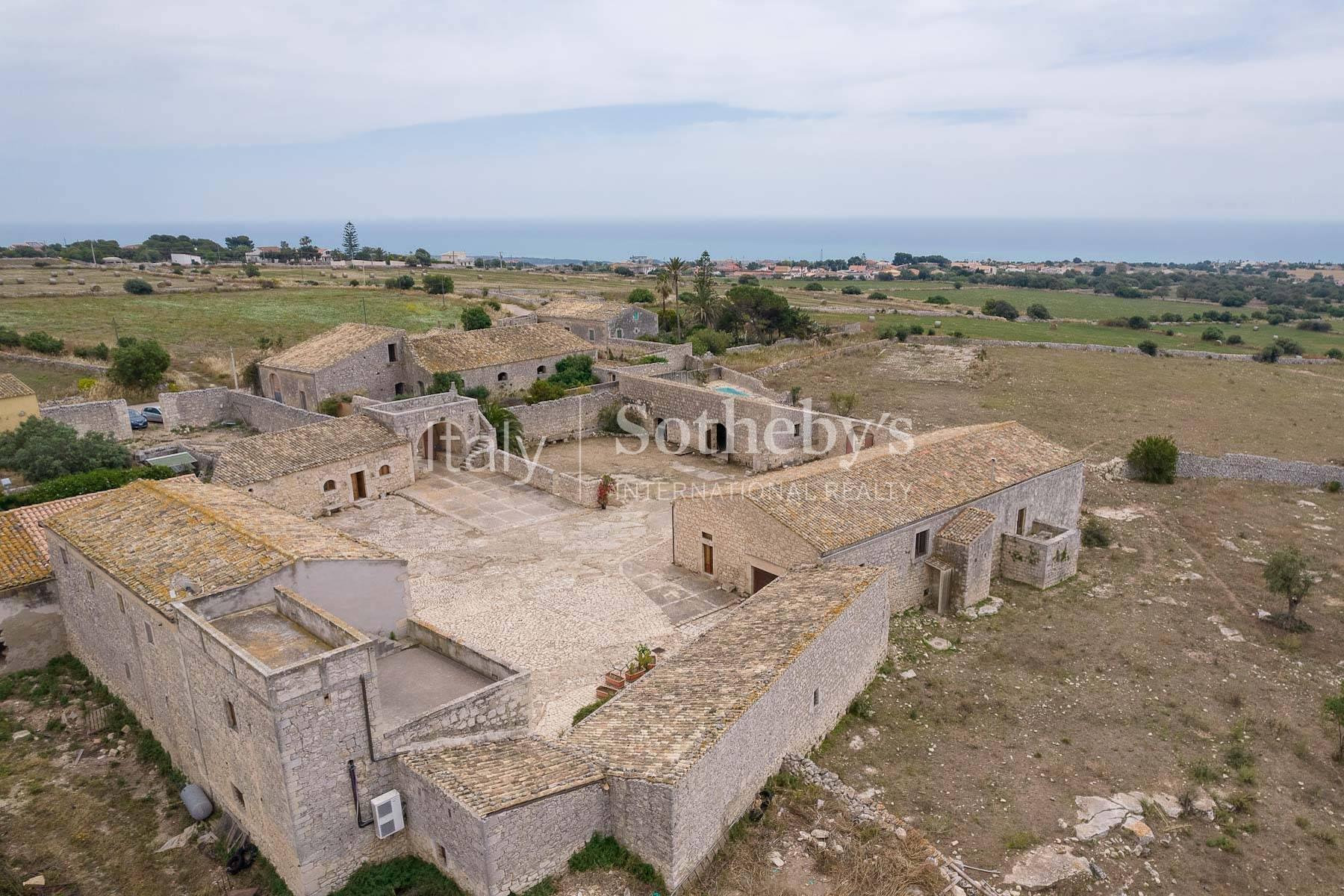Renovated ancient hamlet with a sea view of the Iblei hills - 2