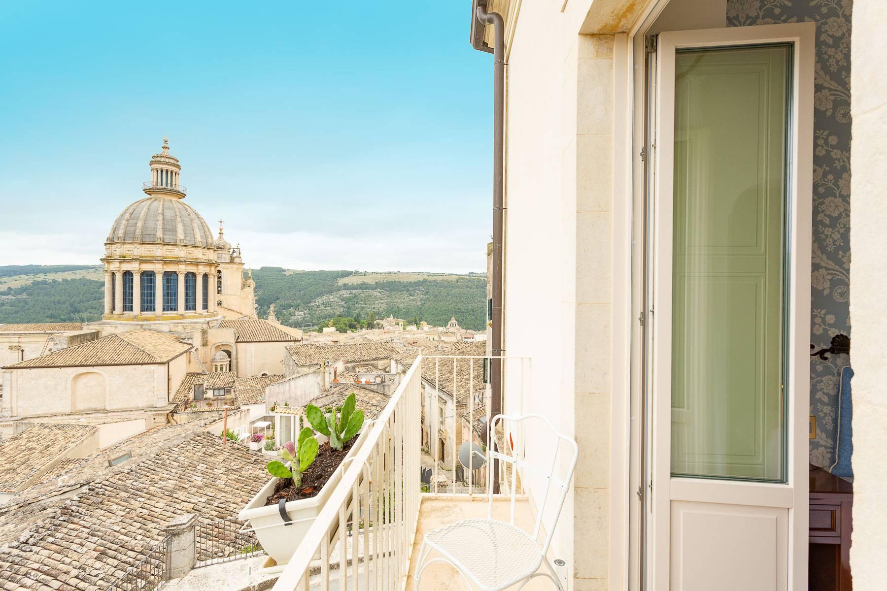 Elegant palace in the historic city center of Ragusa Ibla - 1