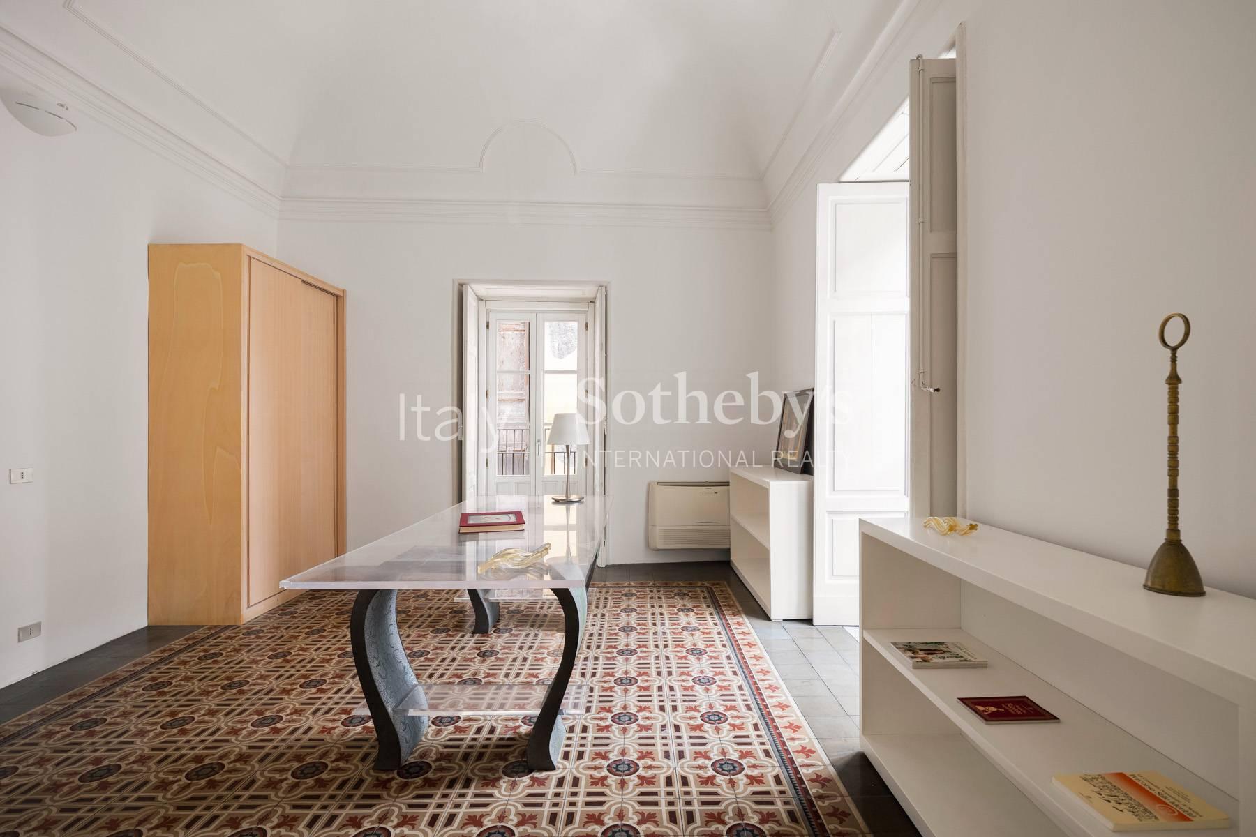 Renovated apartment in the historic center of Catania - 12