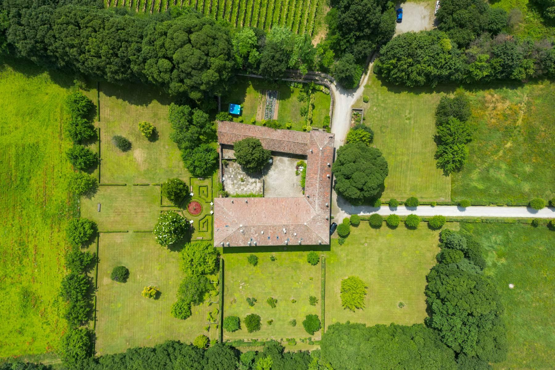 Gorgeous historic estate with private vineyard in Franciacorta - 32