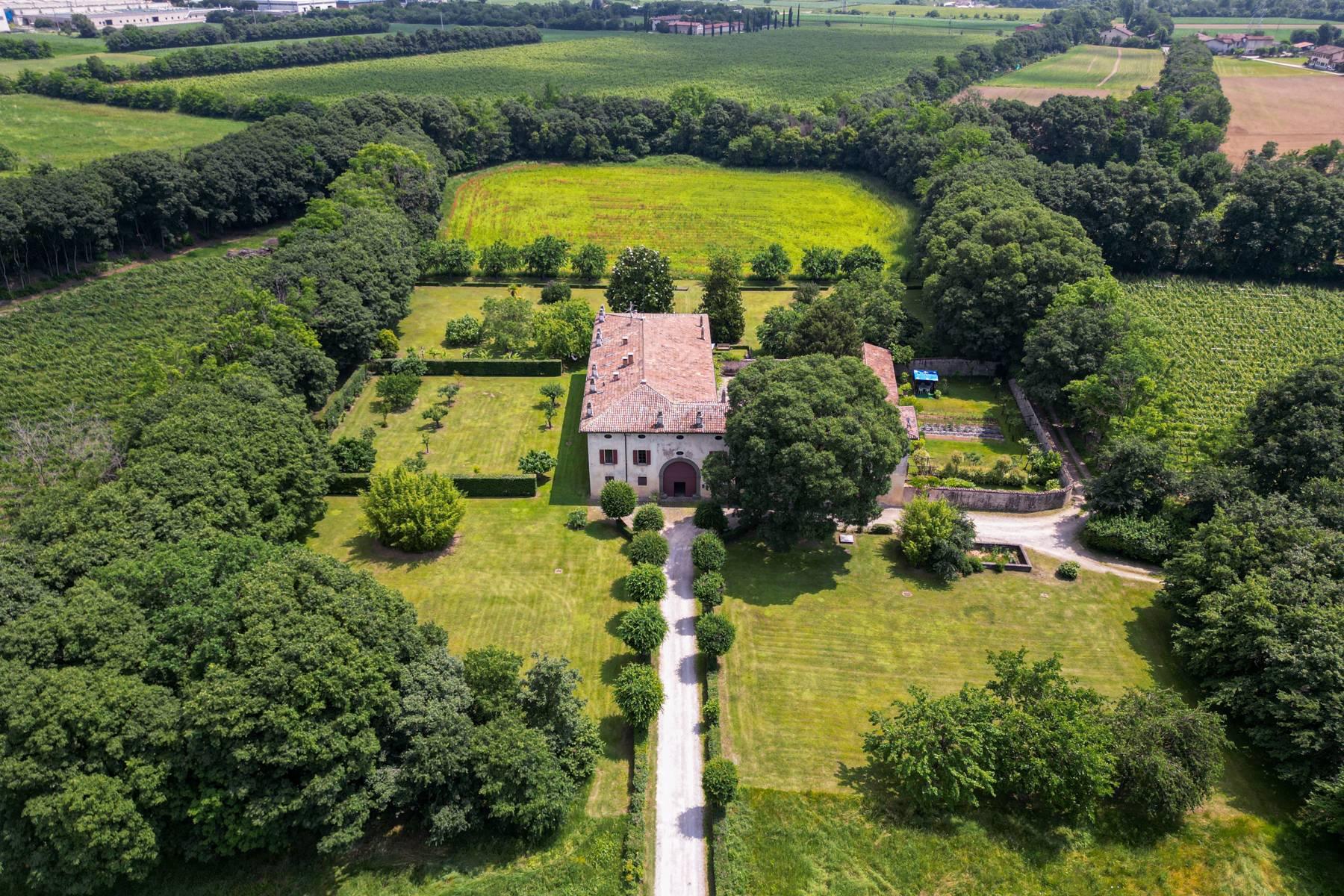 Gorgeous historic estate with private vineyard in Franciacorta - 1