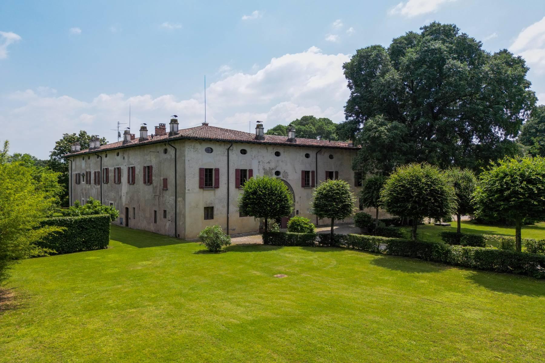Gorgeous historic estate with private vineyard in Franciacorta - 31