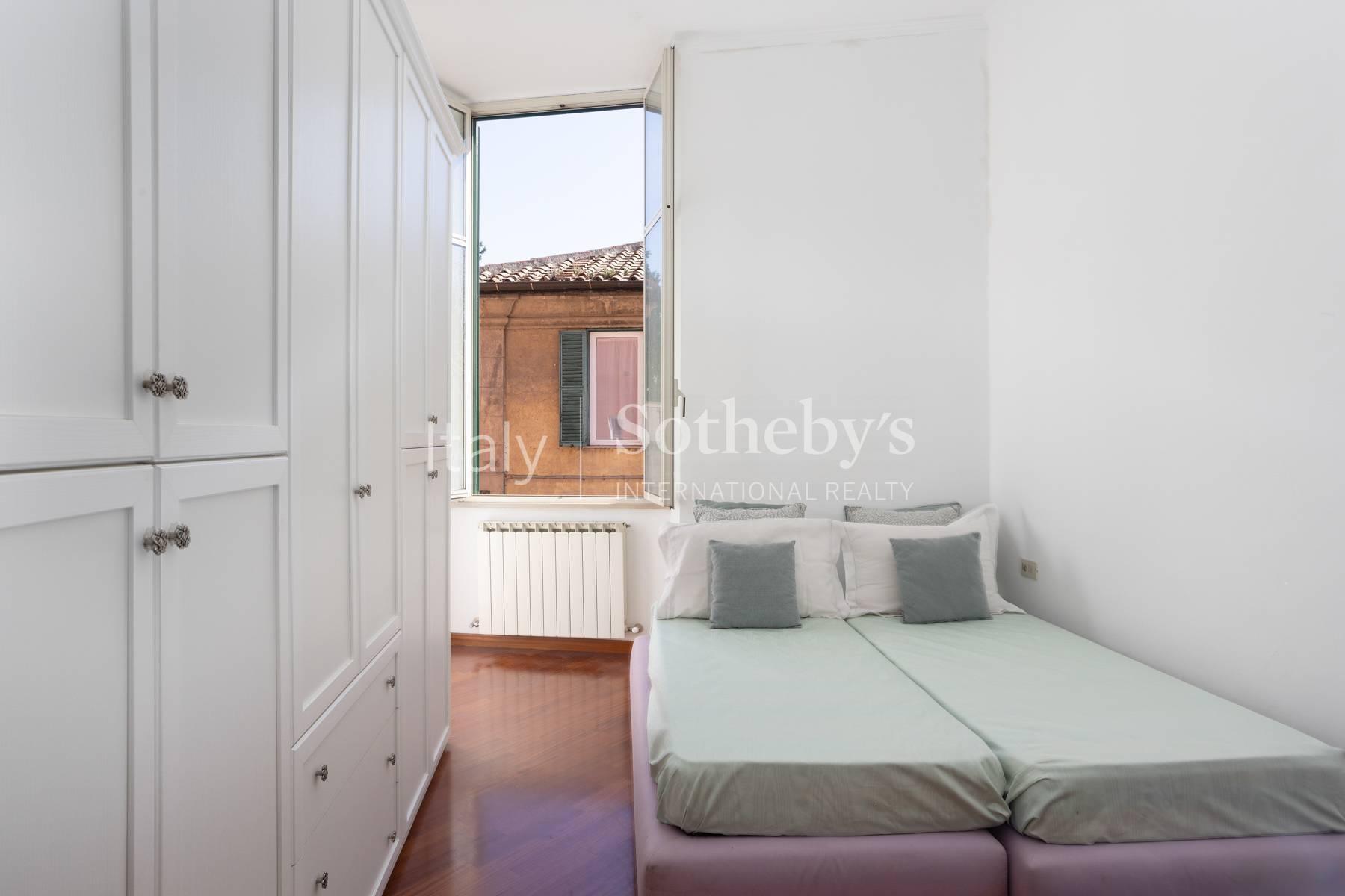 Stunning views for this bright flat close to the Colosseum - 9