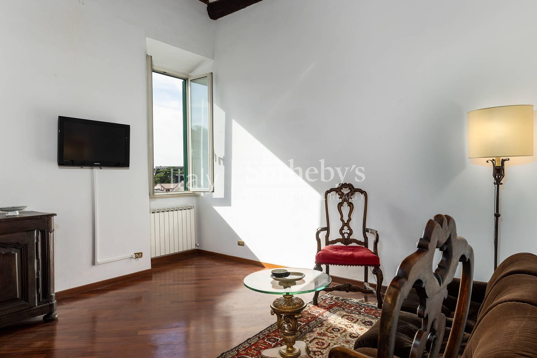 Stunning views for this bright flat close to the Colosseum - 14