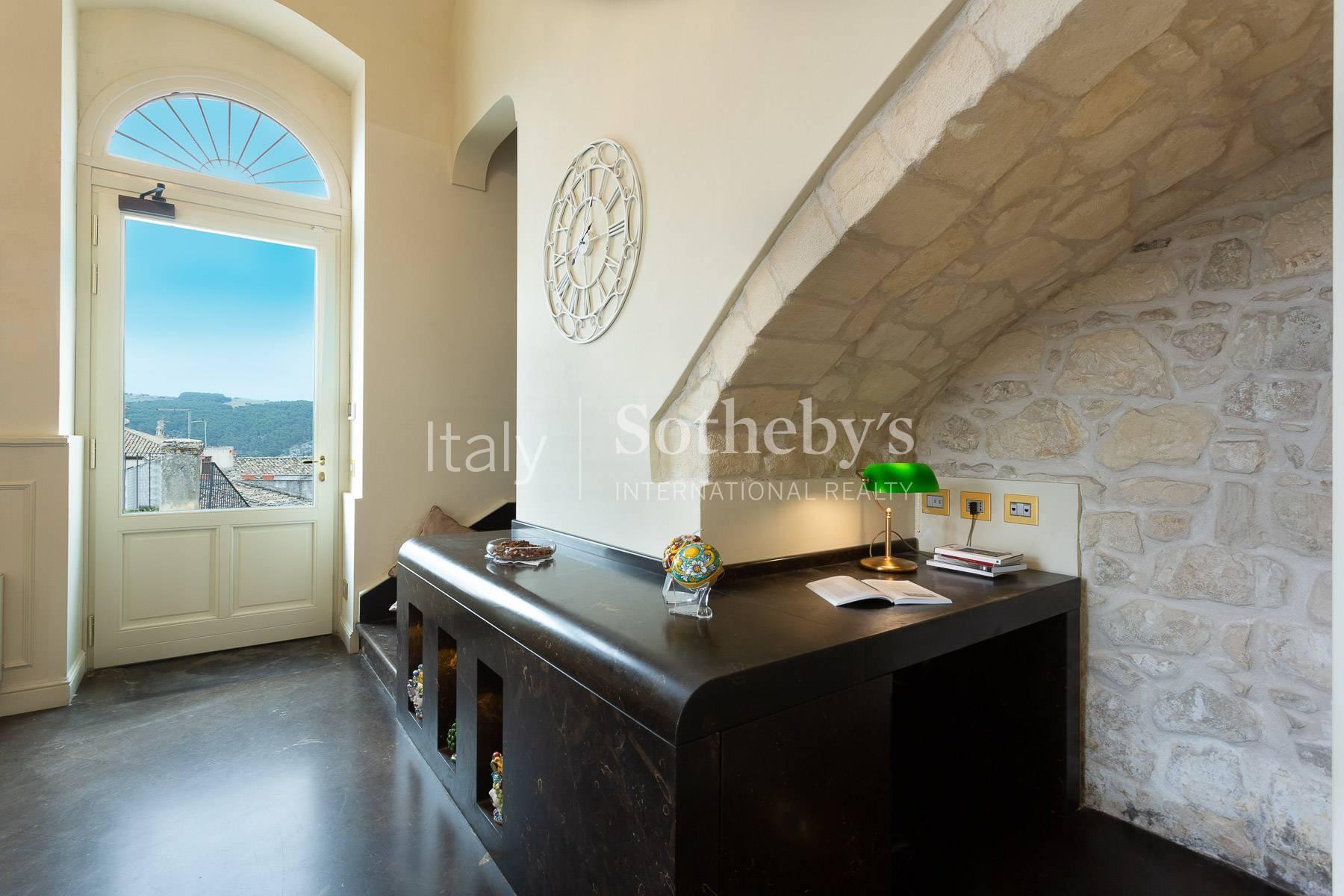 Elegant palace in the historic city center of Ragusa Ibla - 8