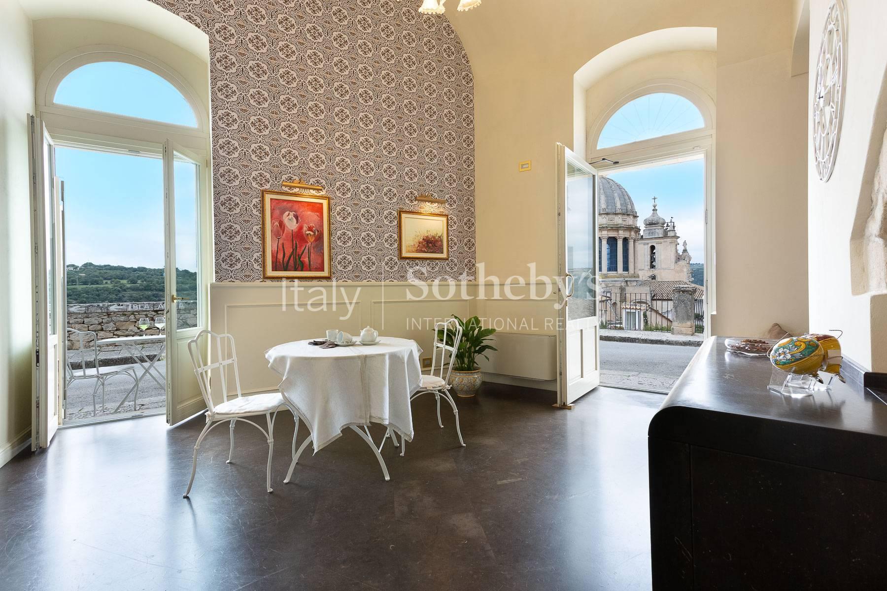Elegant palace in the historic city center of Ragusa Ibla - 2